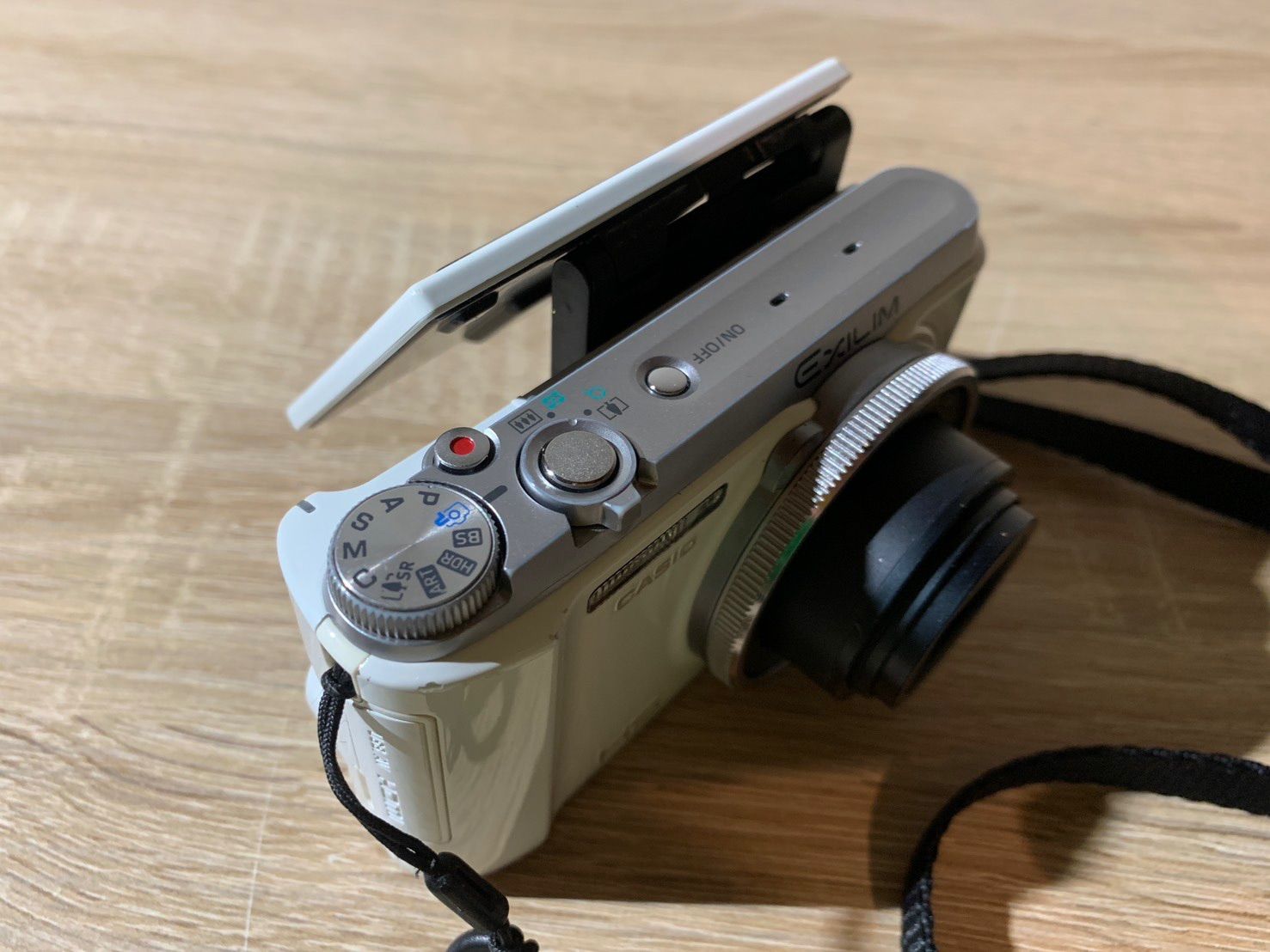 6622 Casio EXILIM EX-ZR1000 ホワイト デジカメ - メルカリ