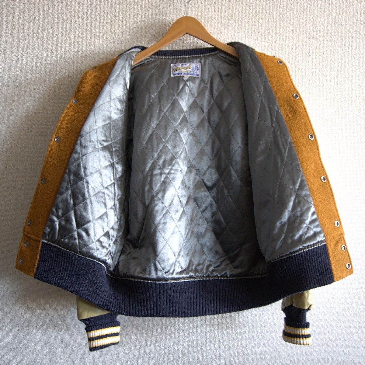 美品】WHITESVILLE【フルデコ レザースリーブ スタジャン】38