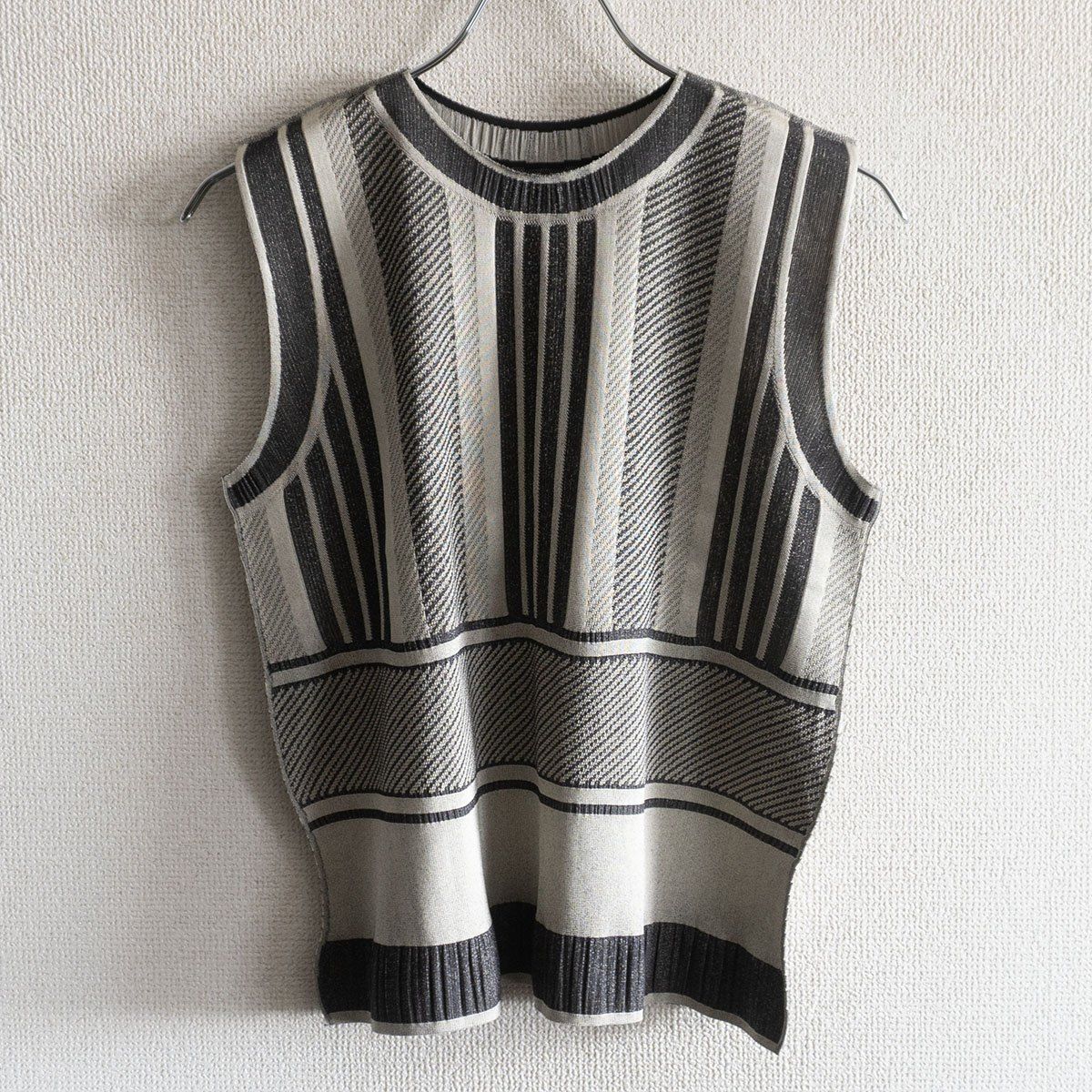 PLEATS PLEASE ストライプ柄　インナー2枚付き PLEATS PLEASE ストライプ柄 インナー2枚付き ウィメンズ – Page 2