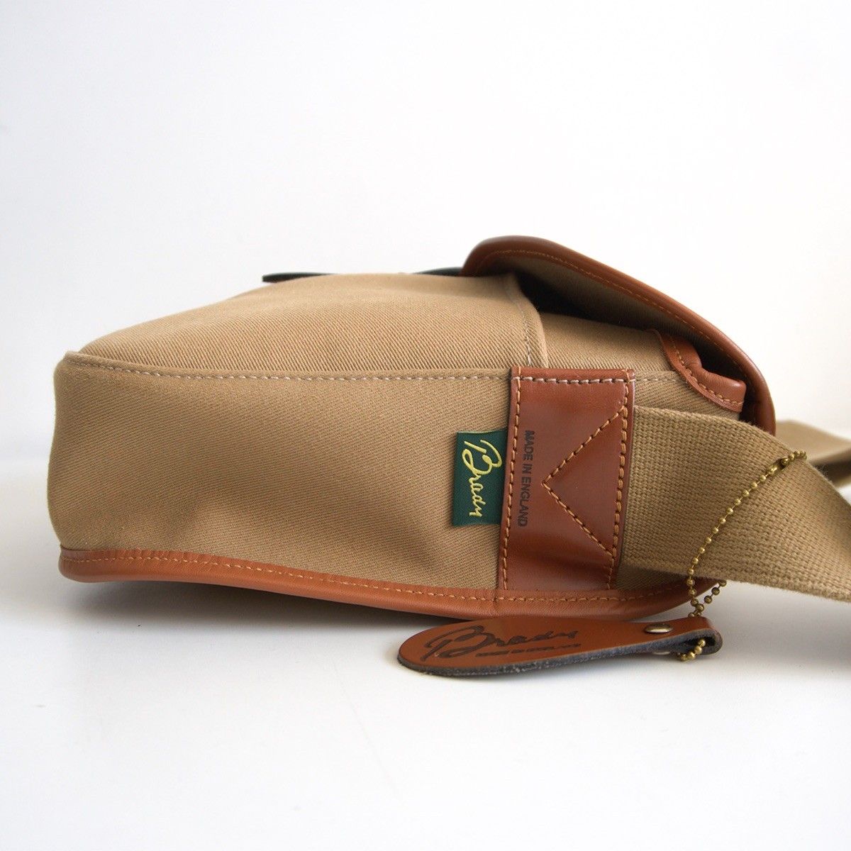 美品】BRADY【STOUR ショルダーバッグ】ストア カーキ ブレディ