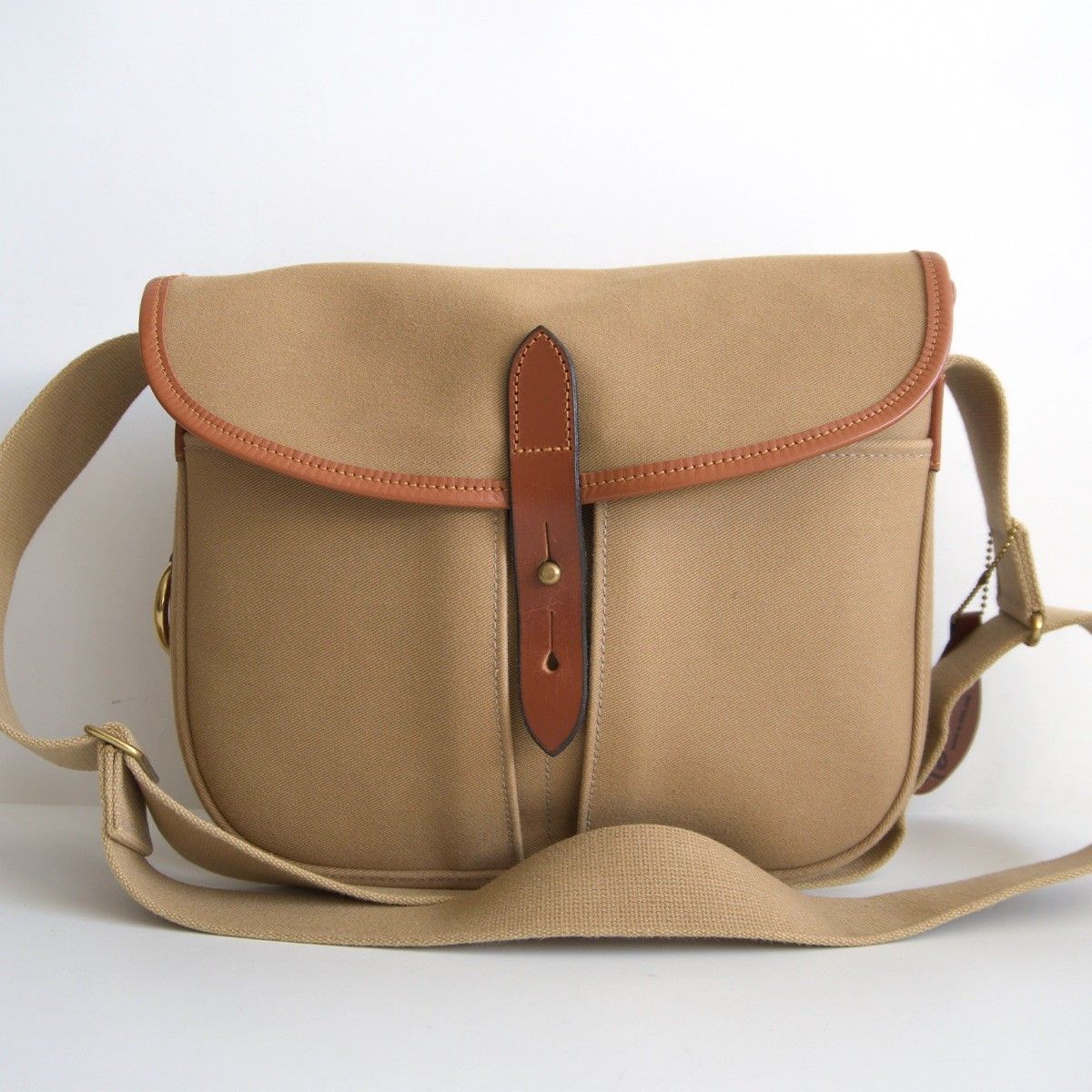 【極美品・希少】BRADY ショルダーバッグ STOUR カーキ 旧モデル レア 美品】BRADY【STOUR ショルダーバッグ】ストア カーキ ブレディ