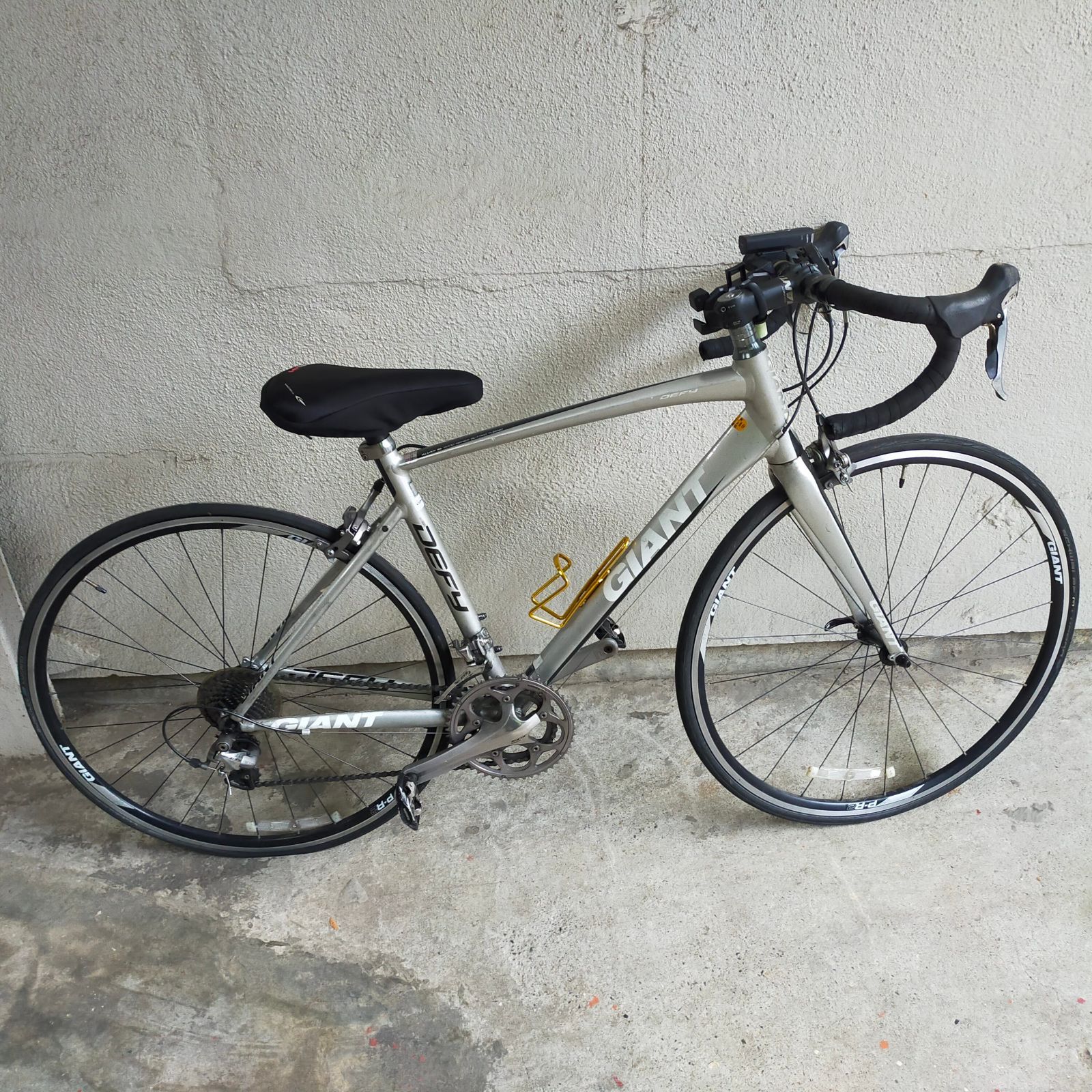 F01-20251118-02【手渡し限定：板橋区蓮沼町】 ロードバイク / GIANT