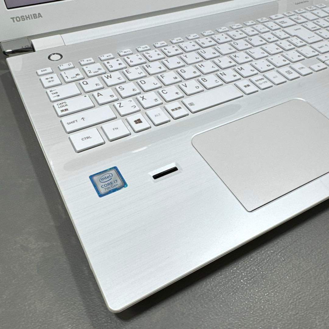 高性能】東芝リュクスホワイト☘7世代i7☘メモリ16GB☘️SSD512GB