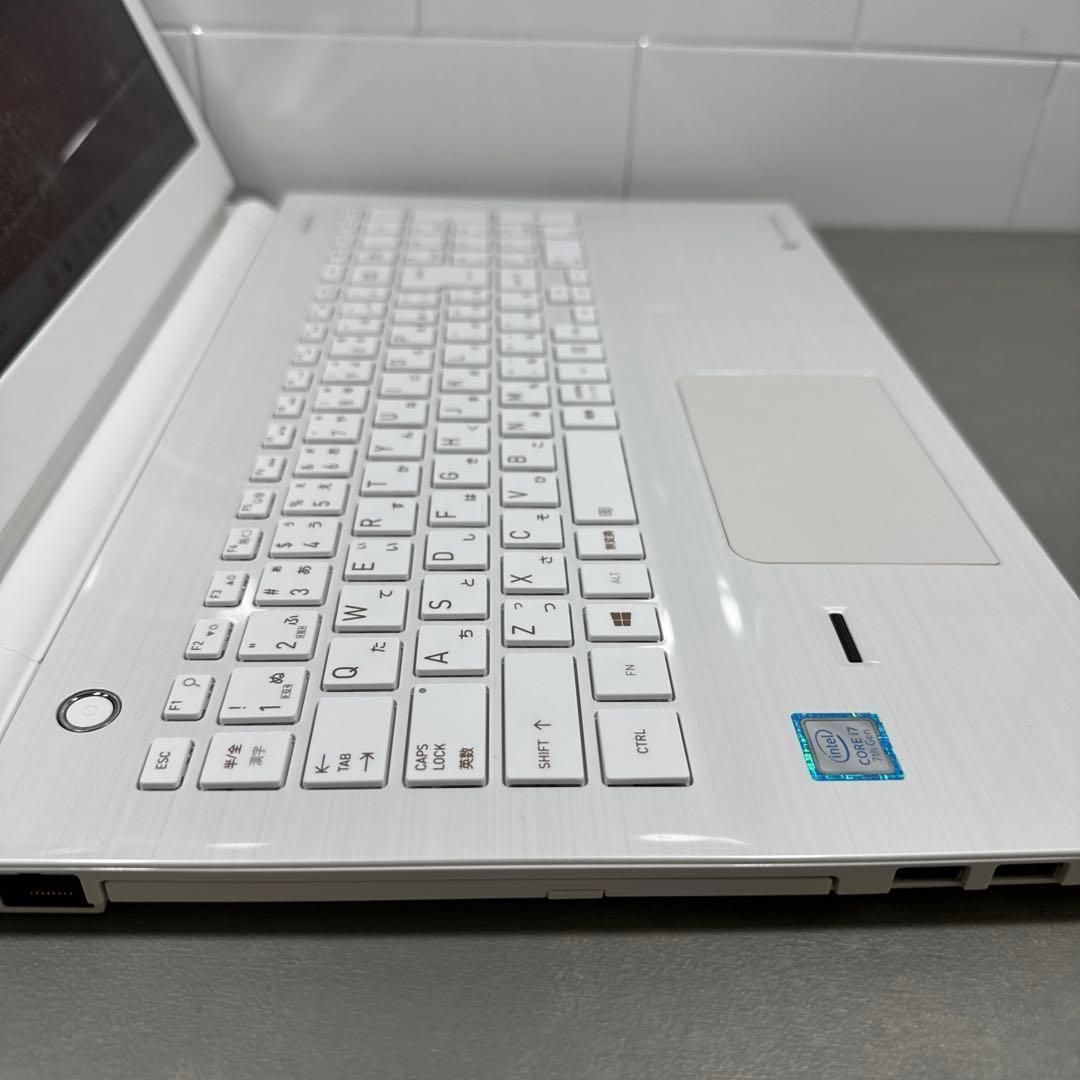 高性能】東芝リュクスホワイト☘7世代i7☘メモリ16GB☘️SSD512GB