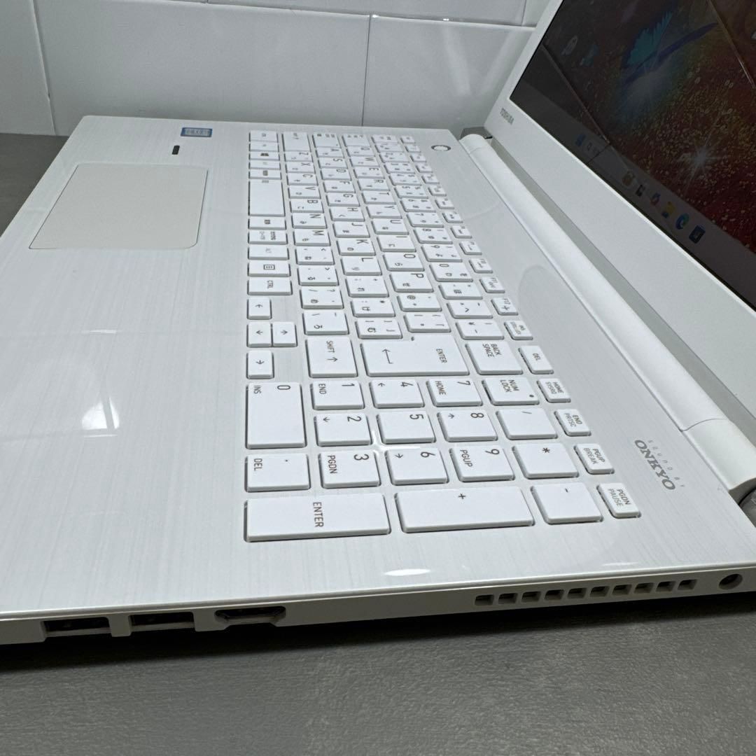 高性能】東芝リュクスホワイト☘7世代i7☘メモリ16GB☘️SSD512GB