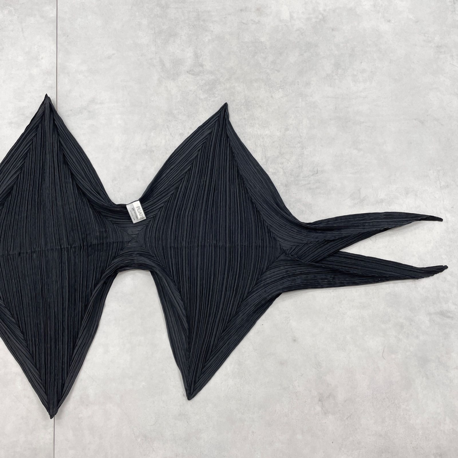 PLEATS PLEASE ISSEY MIYAKE プリーツプリーズ イッセイミヤケ 変形