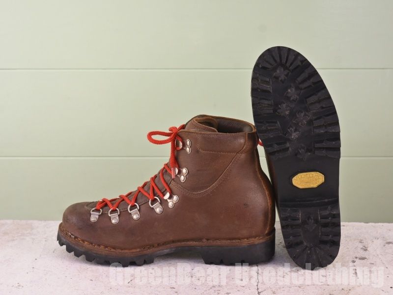 トレッキングブーツ