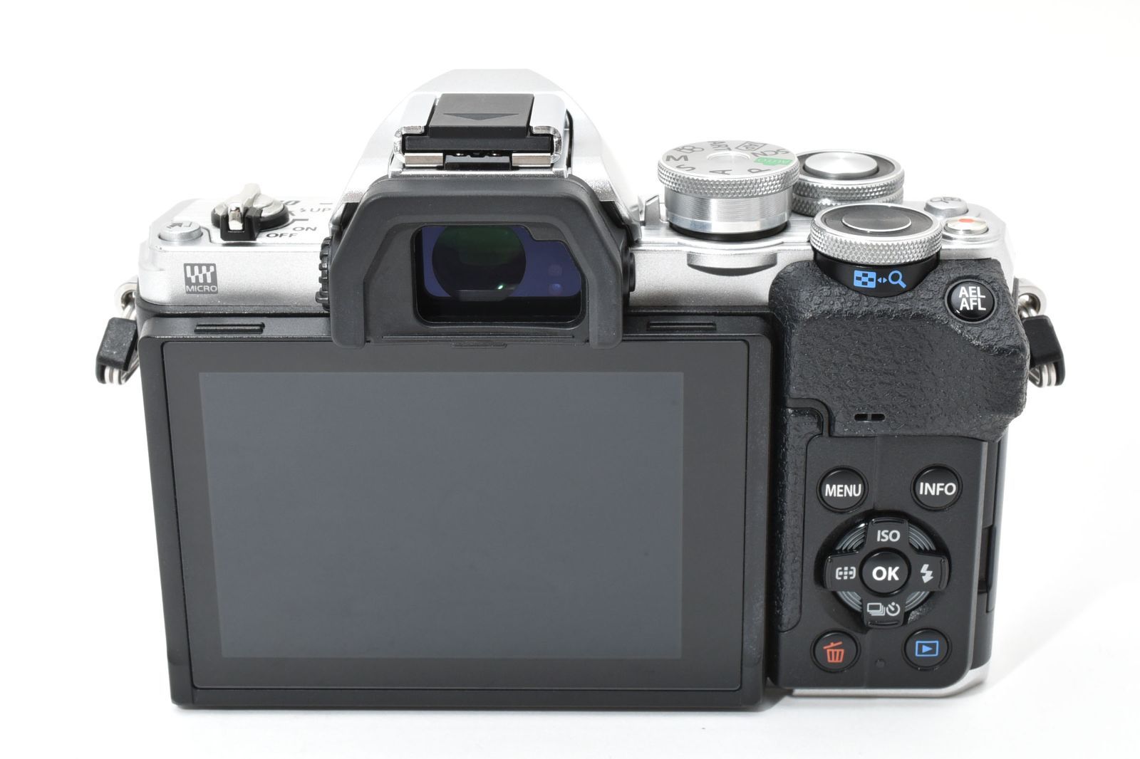 ☆極上☆ オリンパス OLYMPUS OM-D E-M10 Mark IV ボディ シルバー