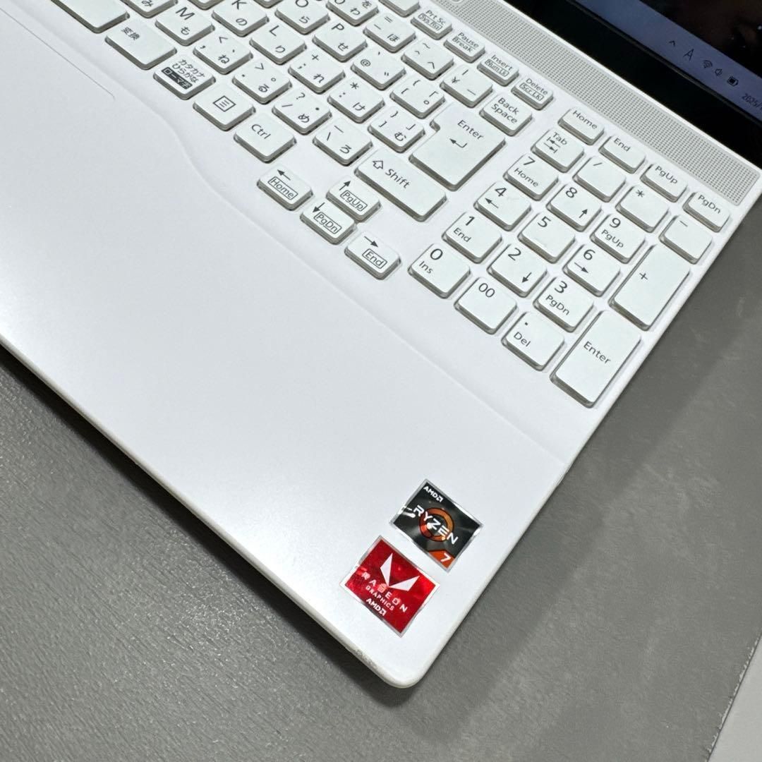 【極上品】富士通プレミアムホワイト☘8世代corei7☘️SSD512+1TB 極上品】富士通プレミアムホワイト☘8世代corei7☘️SSD512+1TB - メルカリ