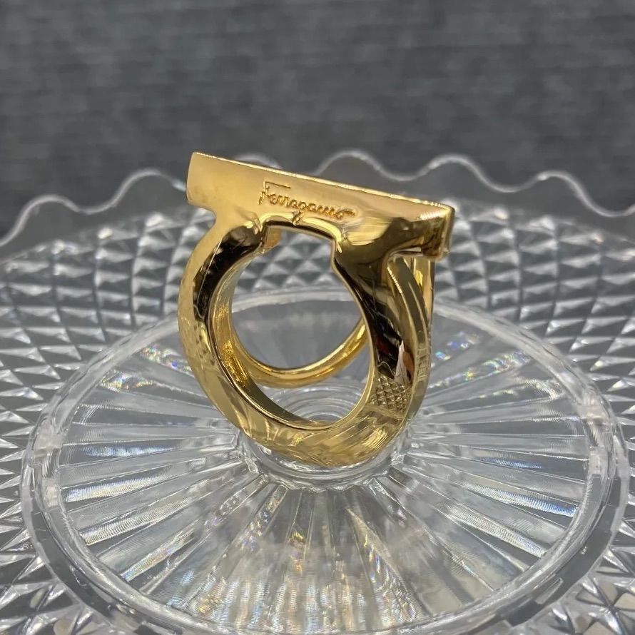 Ferragamo　サルヴァトーレ　フェラガモ　ガンチーニ　スカーフ Ferragamo（フェラガモ) Ferragamo ガンチーニ スカーフリング