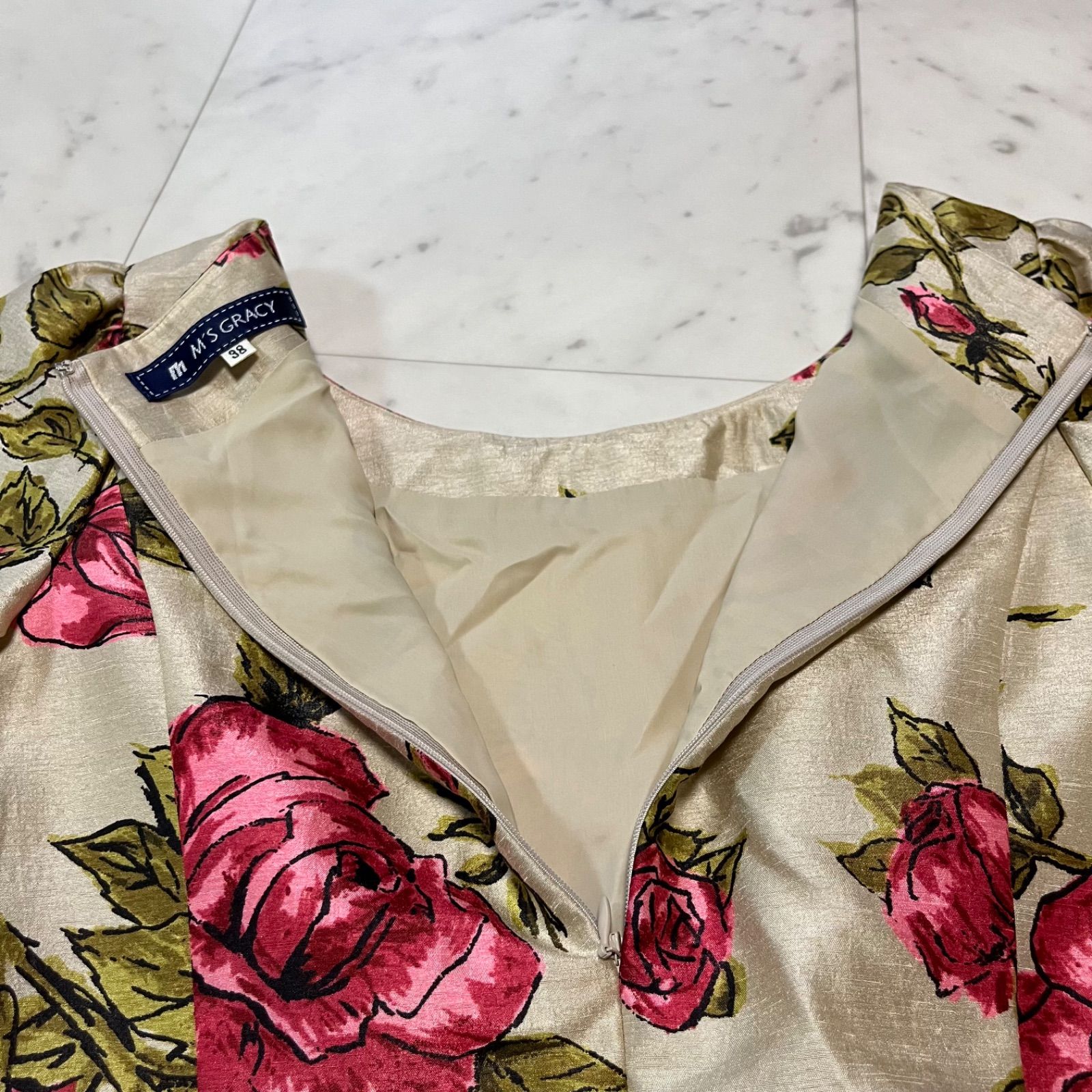 美品✨エムズグレイシー ワンピース リボン 花柄 バラ 総柄　半袖　フレア M'S GRACY エムズグレイシー ローズプリントワンピース リボン フレア