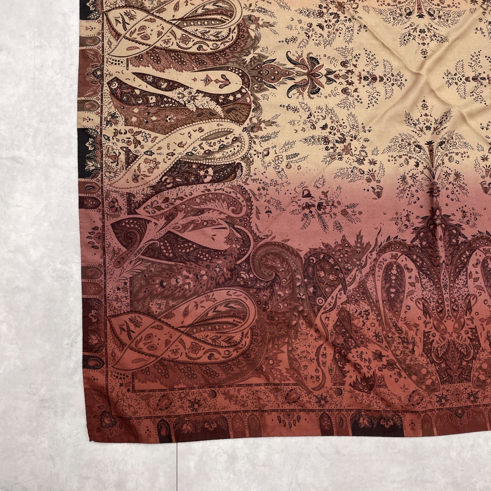 美品！ETROウールシルク正方形大判ストール ペイズリーボタニカル柄 mh532 美品！ETROウールシルク正方形大判ストール ペイズリーボタニカル柄 mh532
