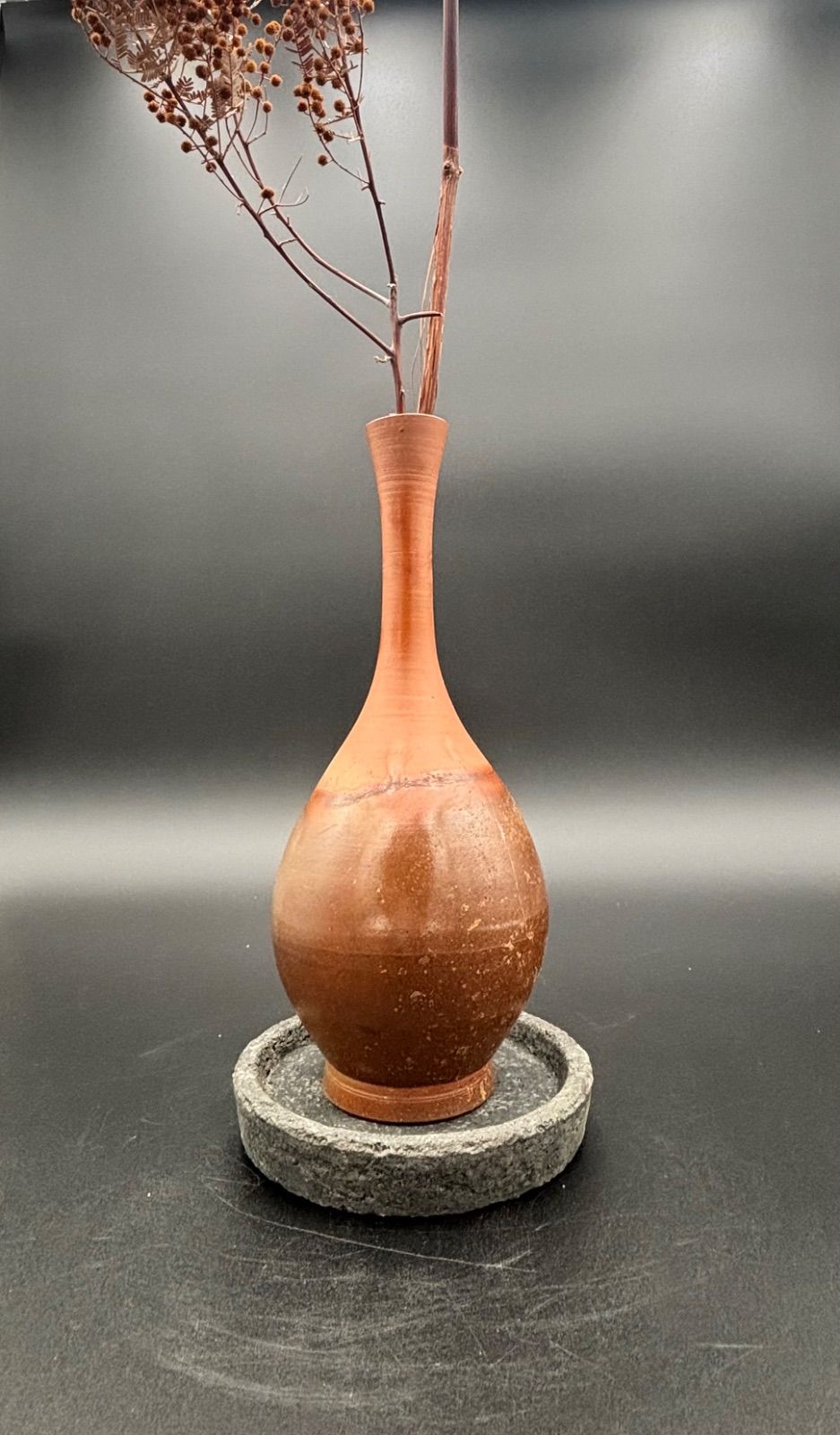 古美術　古い焼締めの花器 古美術 鶴首 徳利 花入 / 渋い茶褐色の焼締め陶器 / 高さ約25cm - メルカリ