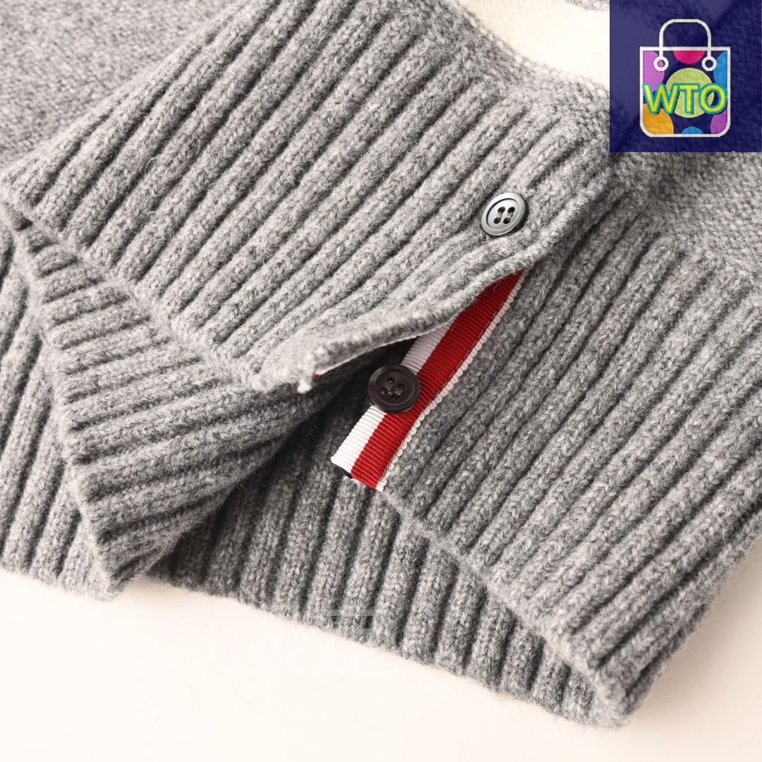 THOM BROWNE. トムブラウン タートルネック ニットセータ グレー4 今日特価】Thom Browne トム・ブラウン 四本線ニットセーター