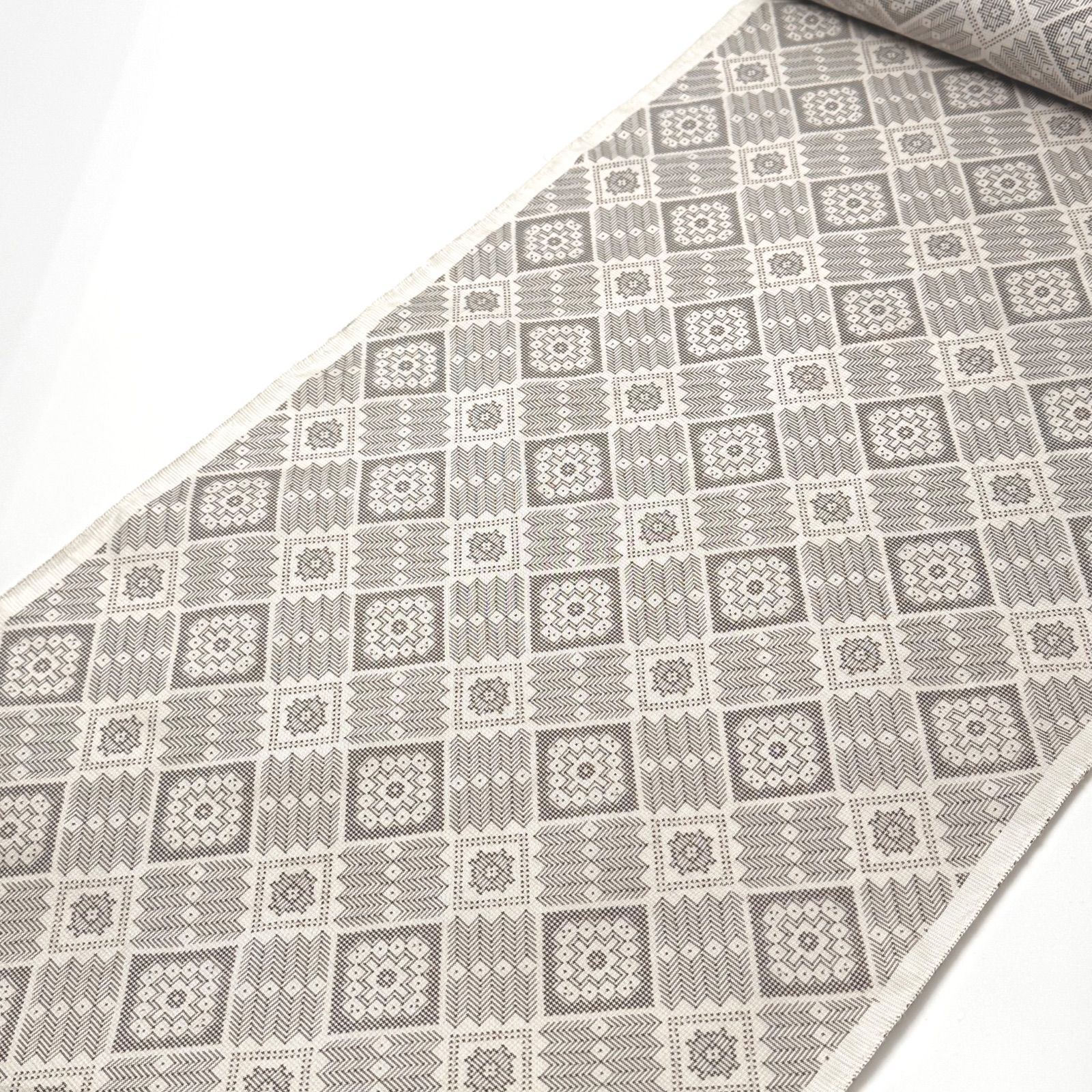 着物 本場奄美大島紬 白龍郷柄 一元絣 興紬工房 0140 - メルカリ