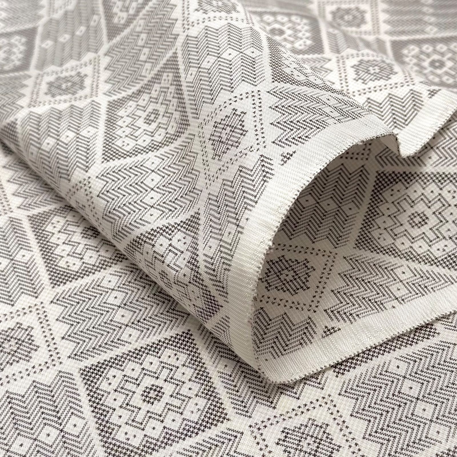 着物 本場奄美大島紬 白龍郷柄 一元絣 興紬工房 0140 - メルカリ