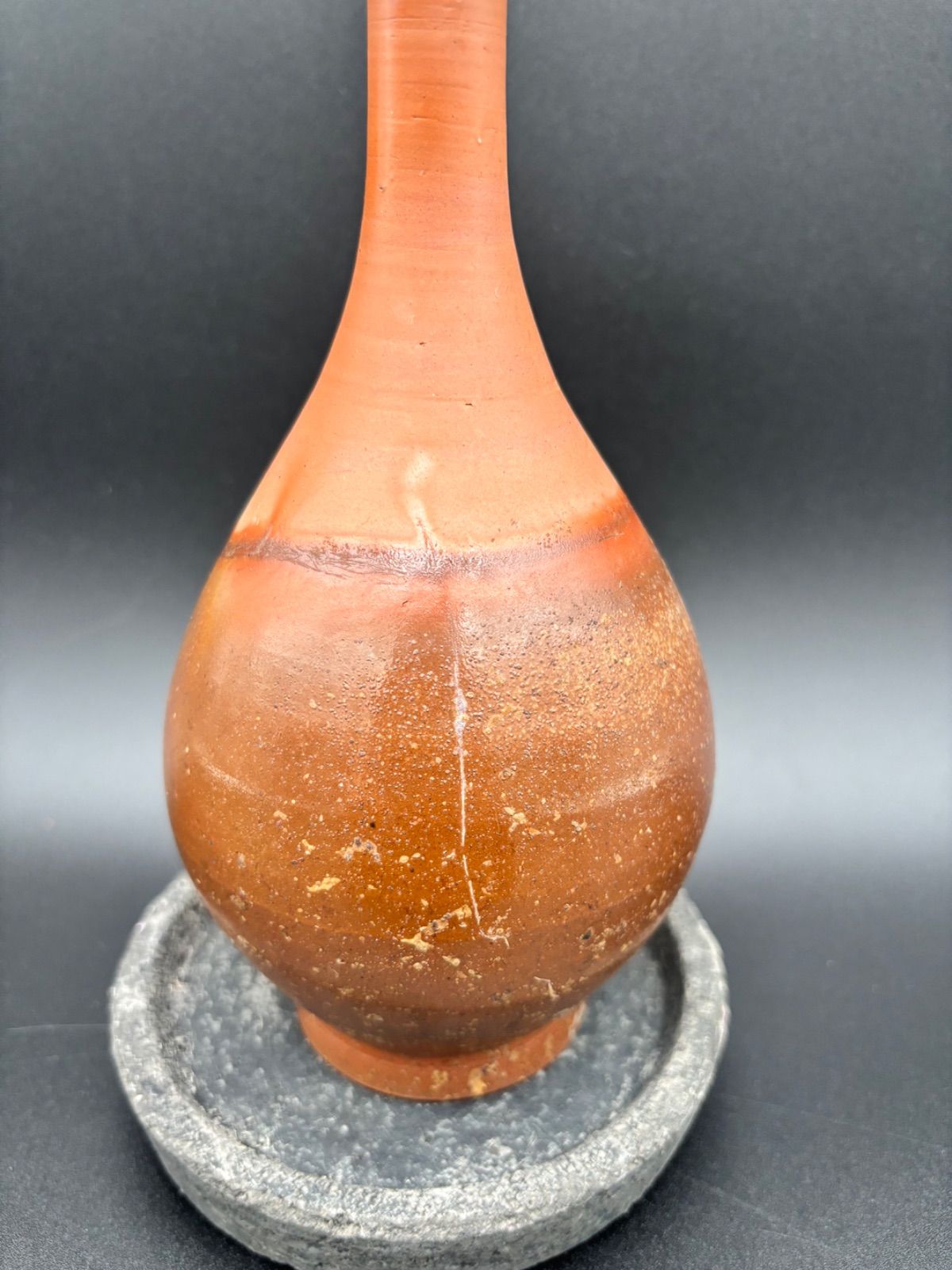 古美術　古い焼締めの花器 古美術 鶴首 徳利 花入 / 渋い茶褐色の焼締め陶器 / 高さ約25cm - メルカリ