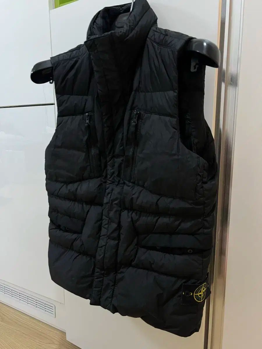 ストーンアイランド ブラック ダウンベスト クリンクルレップス 95-100