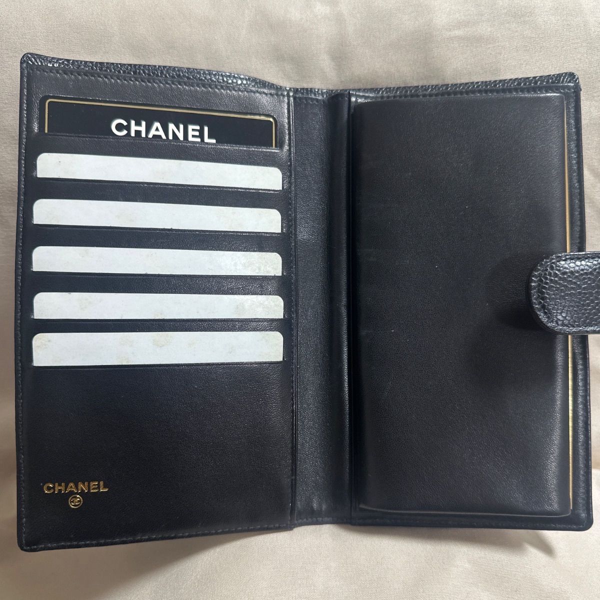 ⭐︎CHANEL⭐︎シャネル キャビアスキン 二つ折りガマ口長財布 - メルカリ