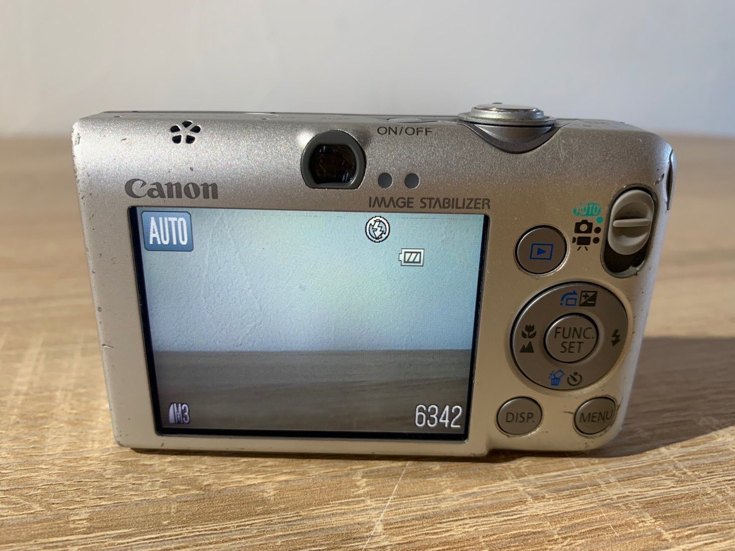Canon デジカメ Amazon | Canon デジタルカメラ IXY 180 シルバー 光学8倍ズーム