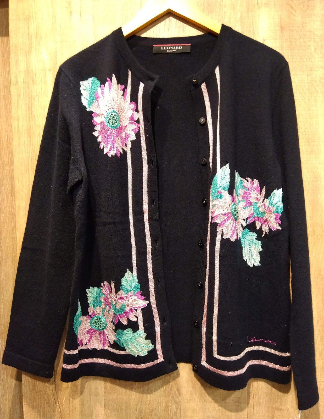 美品✨レオナール カシミヤ100% カーディガン 花柄 LL ラインストーン naturale カシミヤ100% ニット 花柄 ラインストーン カーディガン