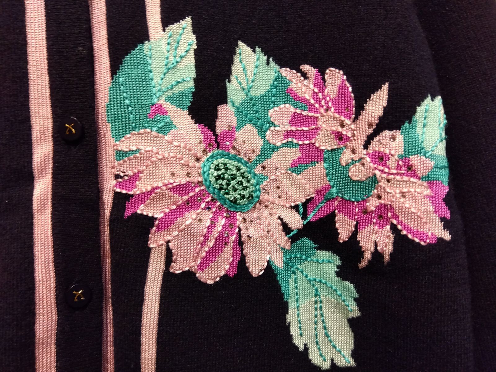 美品✨レオナール カシミヤ100% カーディガン 花柄 LL ラインストーン naturale カシミヤ100% ニット 花柄 ラインストーン カーディガン