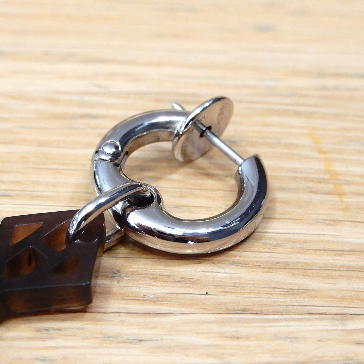 超美品 エルメス 24AW シングルピアス クレH バッファローホーン  