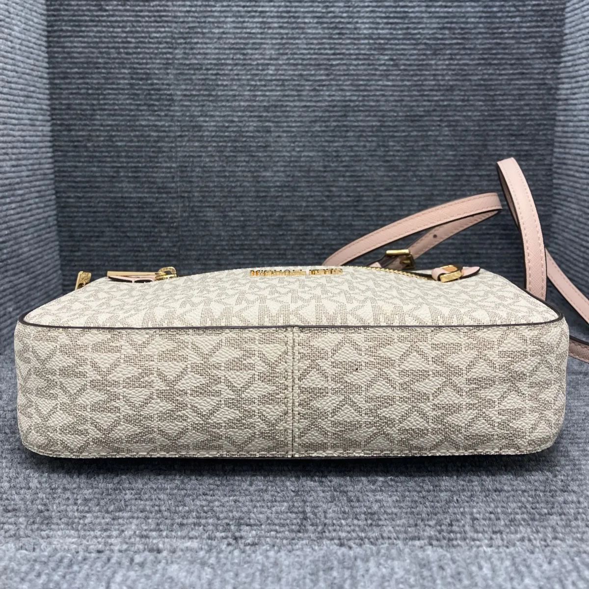 極美品MICHAEL KORS マイケルコース ショルダーバッグ MK総柄 ホワイト 