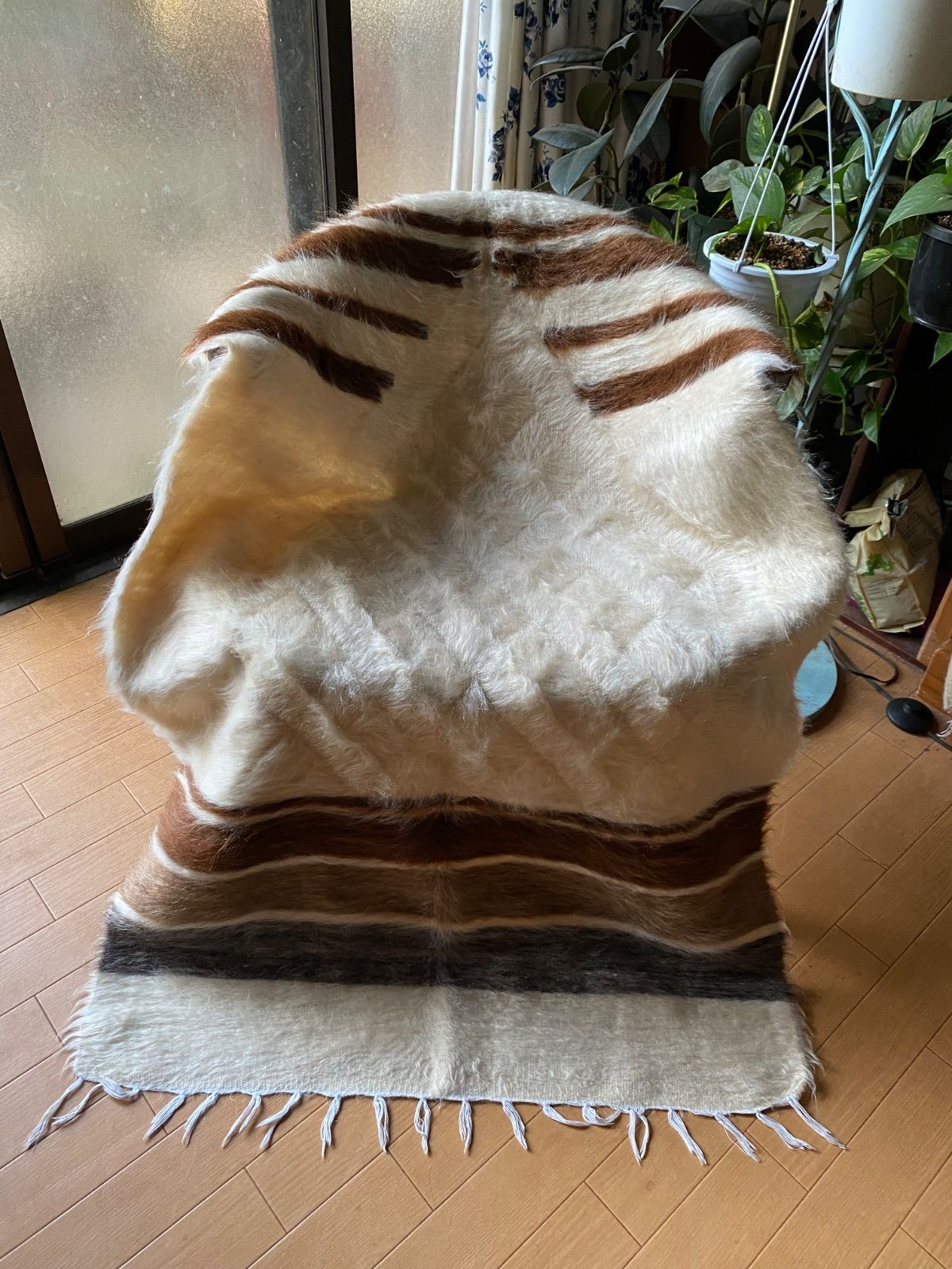 大人気のヴィンテージ白が基調のシイルトバッタニイェ！やっと再入荷