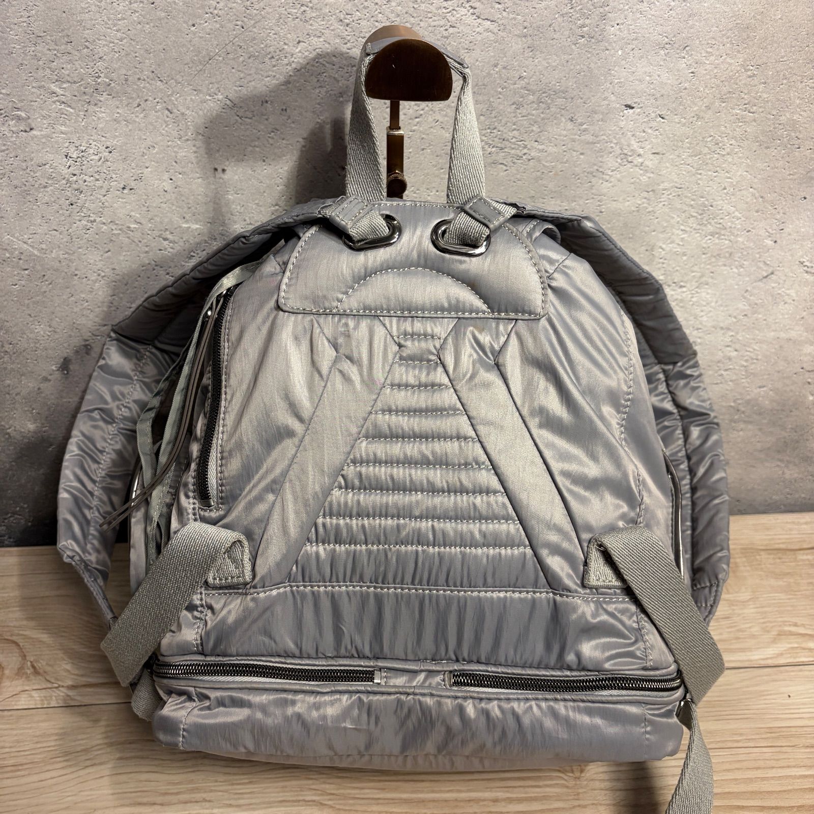 ✨DIESEL ディーゼル リュック シルバー✨ 大容量 バックパック ユニ