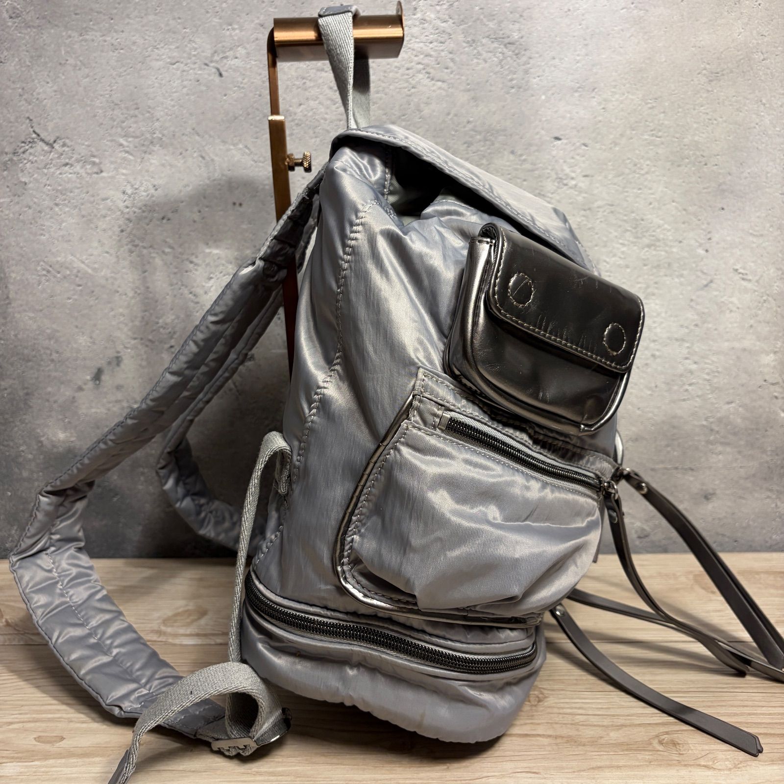 ✨DIESEL ディーゼル リュック シルバー✨ 大容量 バックパック ユニ