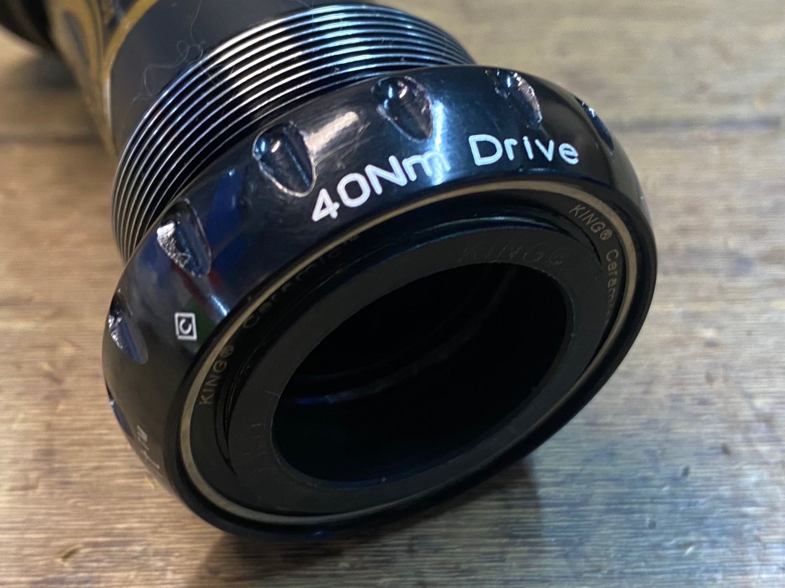 IP695 クリスキング CHRIS KING Thread Fit ボトムブラケット ceramic