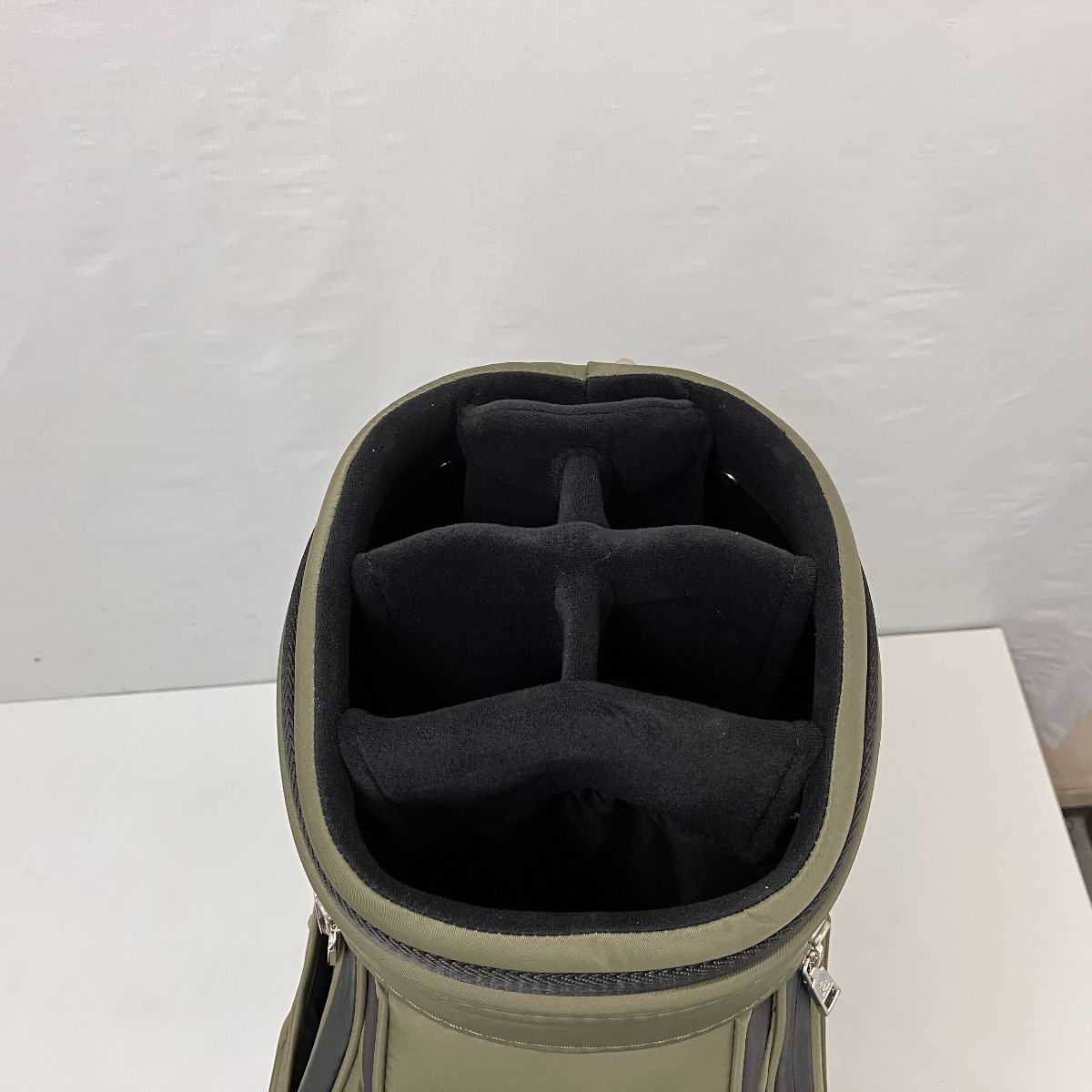 新型モデル　美品　1PIU1UGUALE3 113 GOLF CADDIE 113 GOLF CADDIE BAG |1PIU1UGUALE3(ウノ ピゥ ウノ ウグァーレ トレ