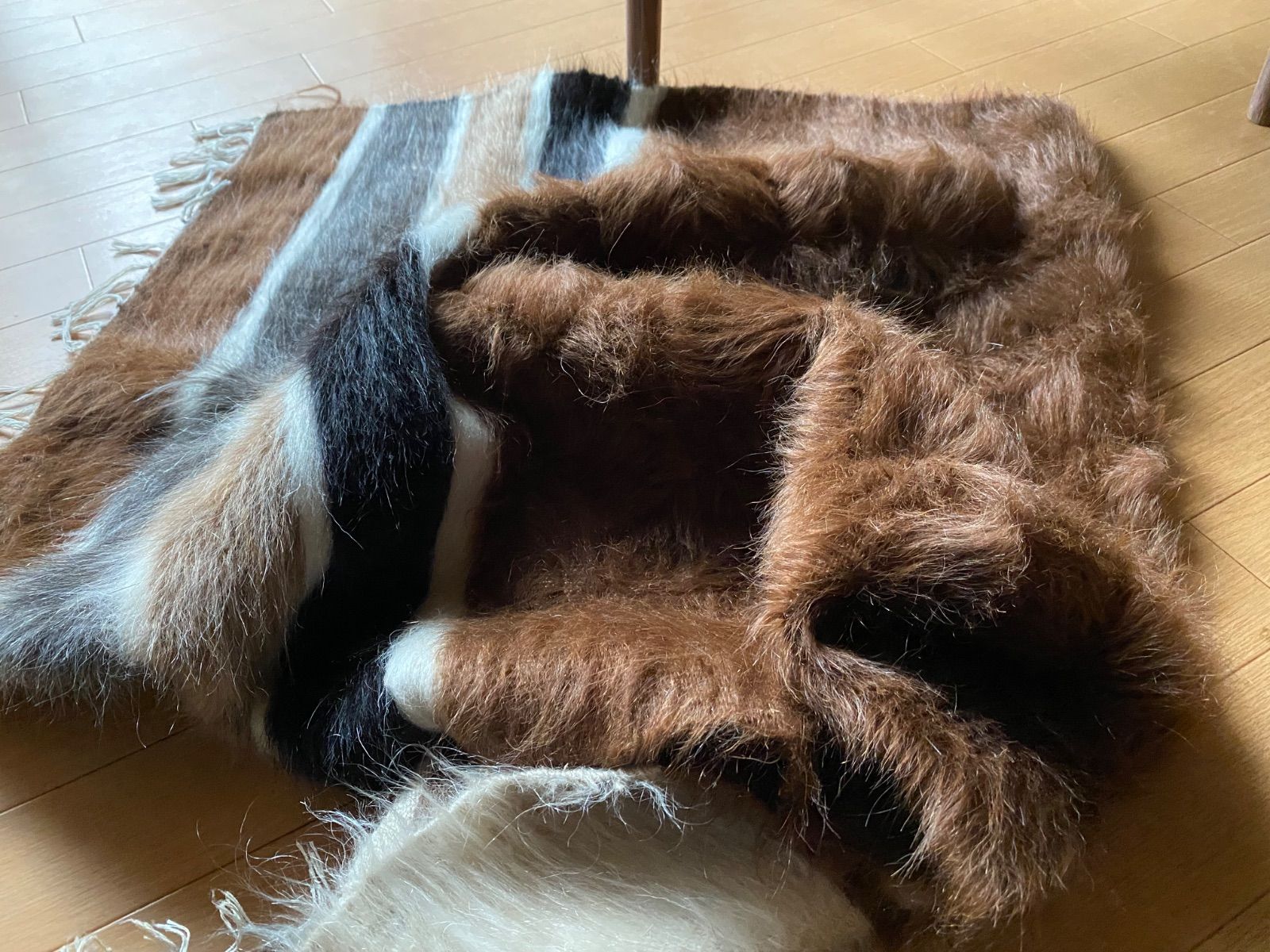 アンゴラヤギのモヘアで織られたシイルトバッタニイェ！ラグだけでは