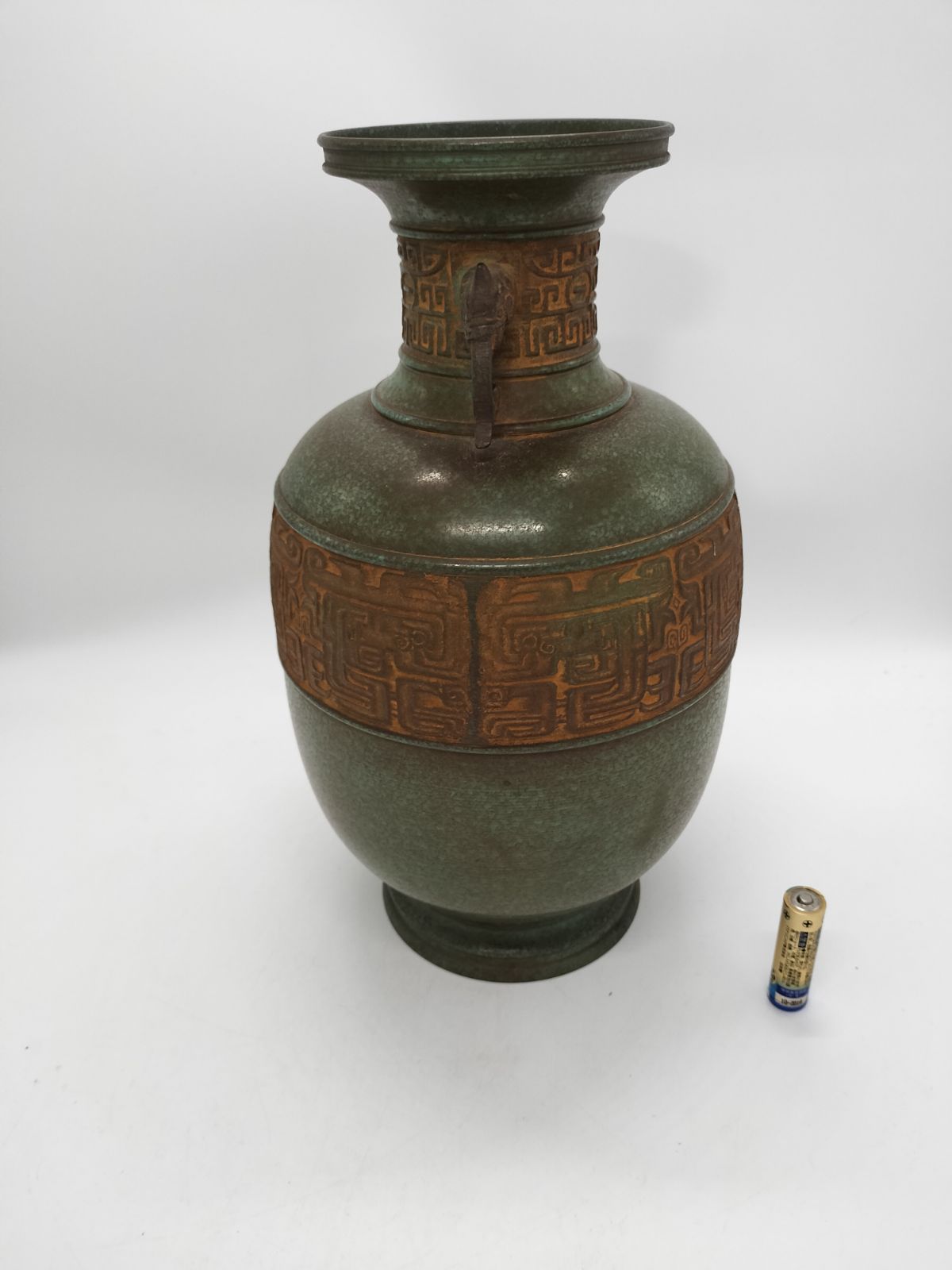 古銅 饕餮紋 双耳 円形 瓶掛(K-LC698) 古銅 饕餮紋 双耳 円形 瓶掛(K-LC698) 古銅 饕餮紋 双耳 円形 瓶掛(K