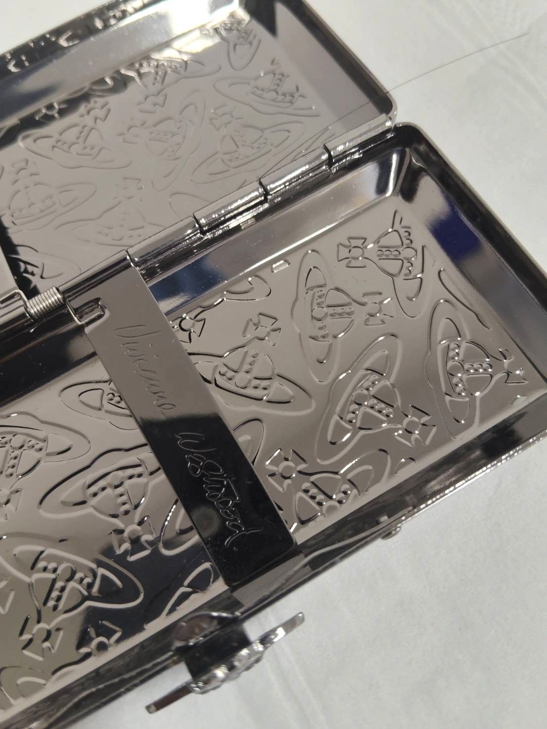【新品未使用】Vivienne Westwood シガレットケース　シルバー 中古・古着通販】Vivienne Westwood (ヴィヴィアンウエストウッド