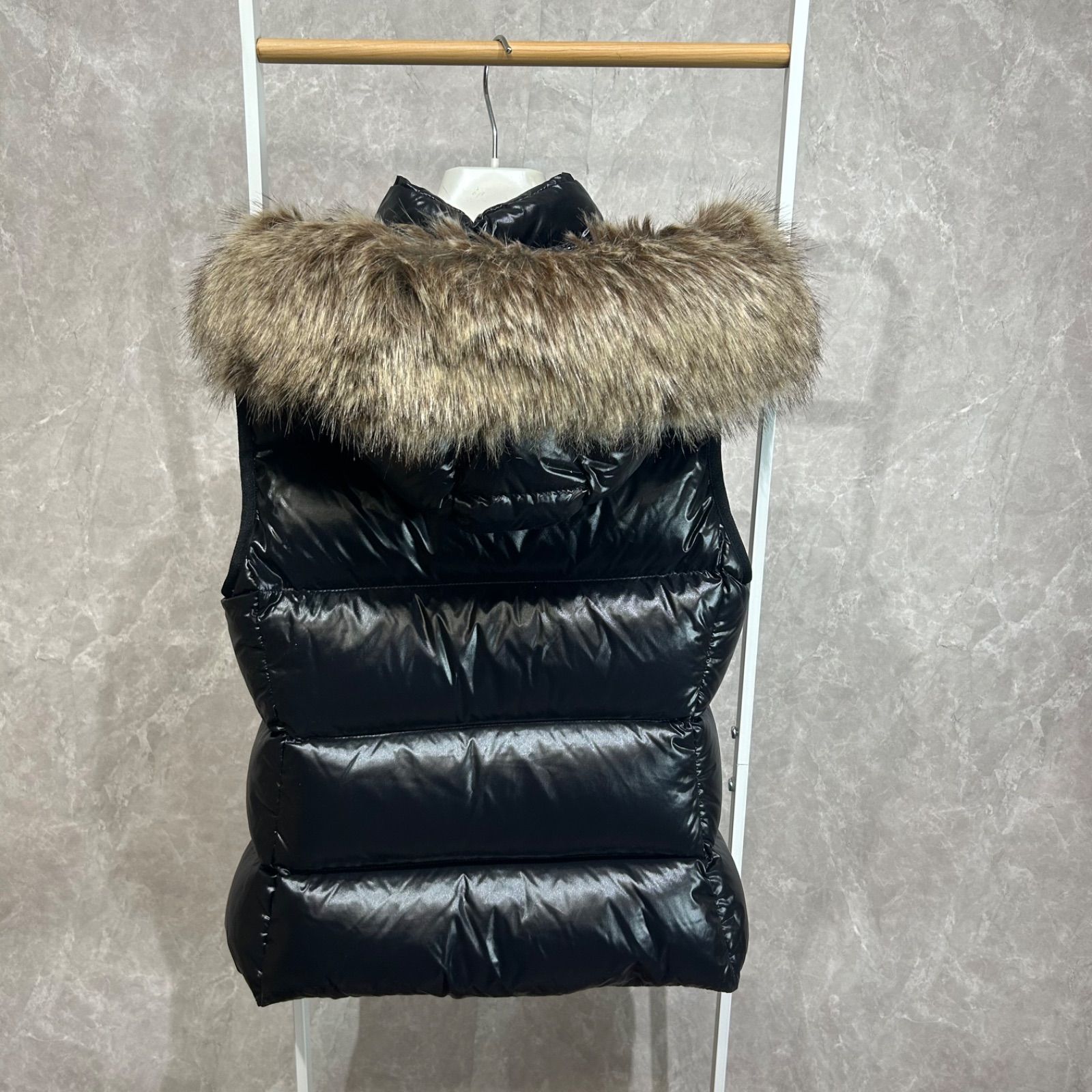 未使用】 MONCLER モンクレールダウンベストBALABIOファー黒ブラック0