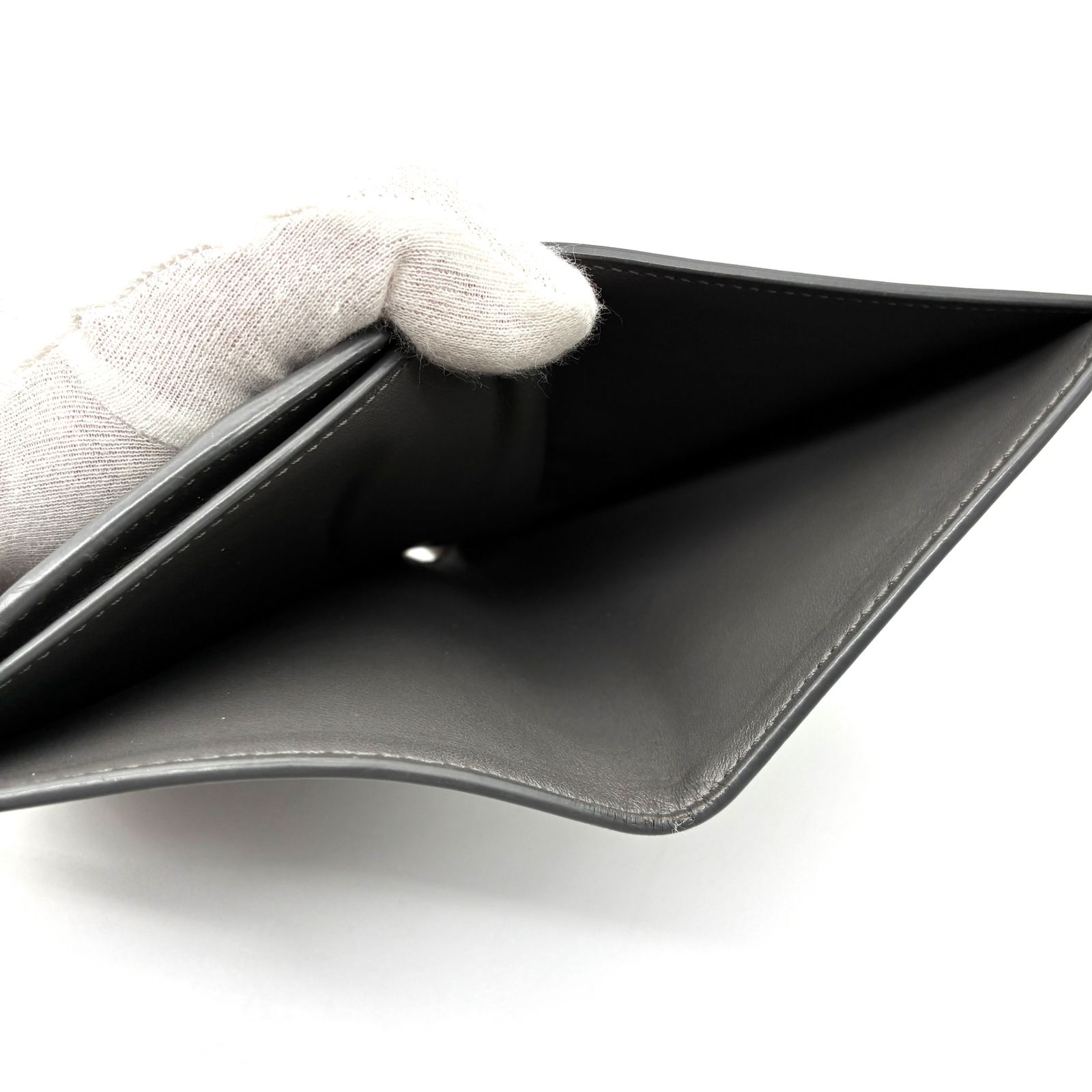 ⭐️新型 極美品 セリーヌ スモール ストラップ 二つ折り財布 バイカラー グレー リピーター続出！セリーヌの二つ折り財布からバイカラーが美しい新色が