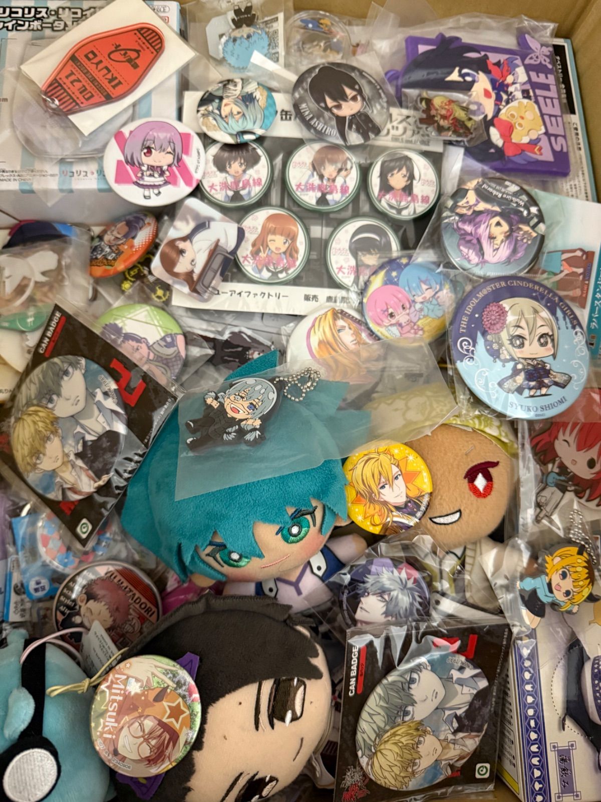 大特価！ アニメグッズ等 缶バッジ キーホルダー クリアファイル