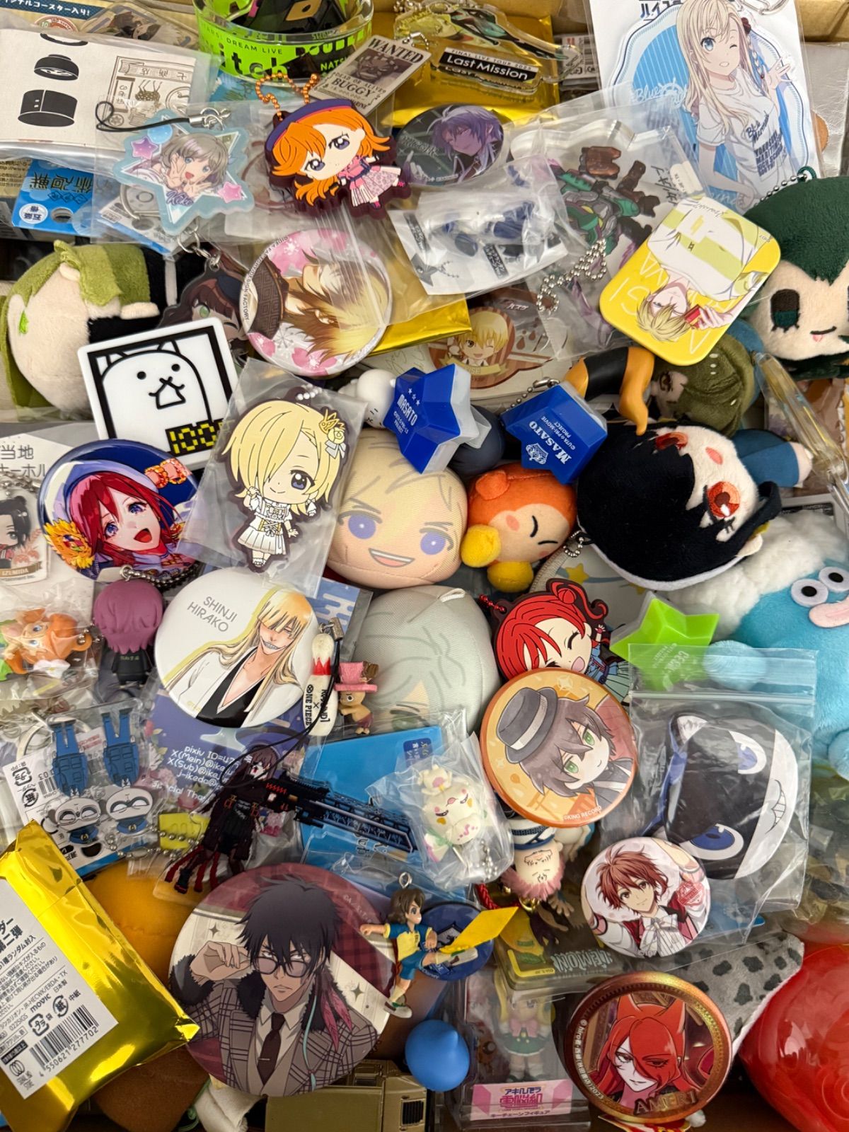 大特価！ アニメグッズ等 缶バッジ キーホルダー クリアファイル