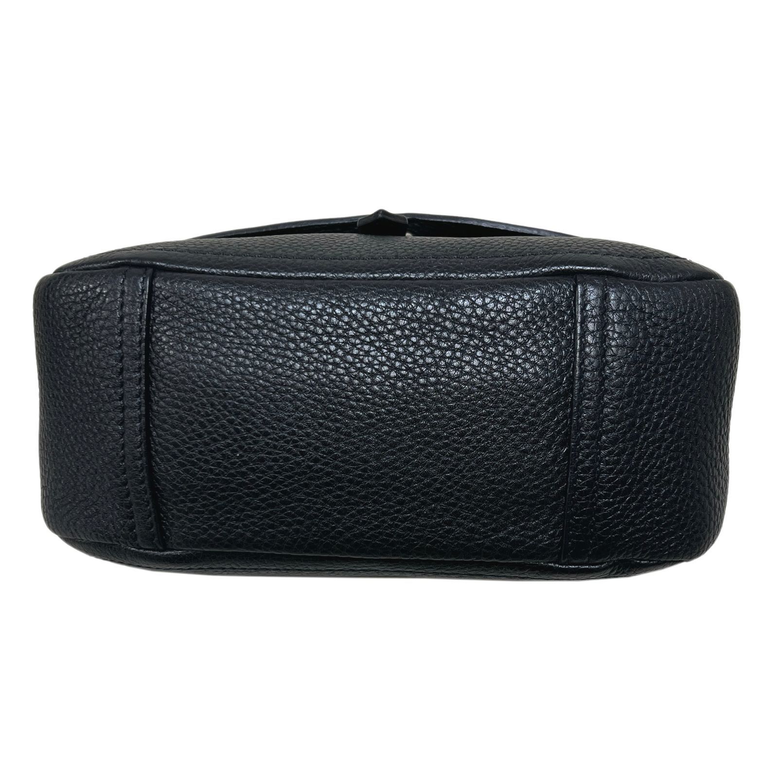 PRADA プラダ バッグ ショルダー 肩掛け レザー ワンショルダー 三角