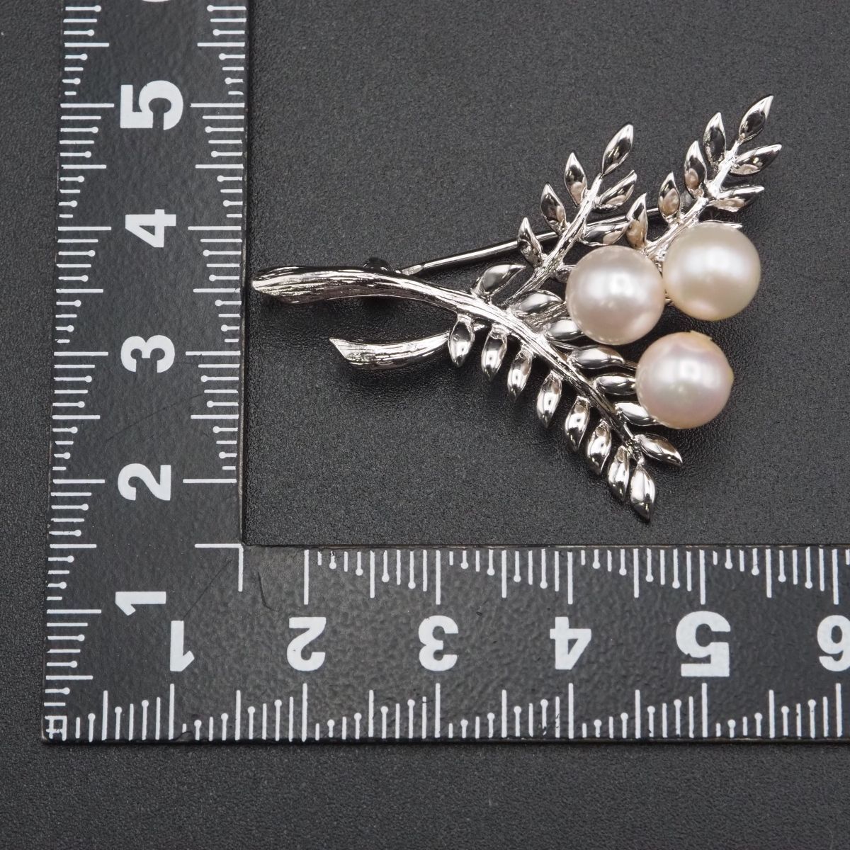 H359 本真珠 7.3mm3珠 パール SILVER刻印 ブローチ リーフ デザイン