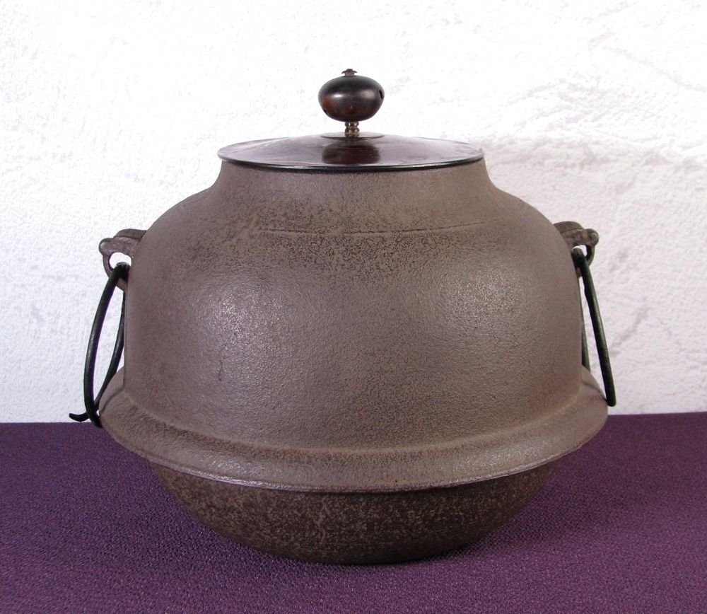 茶道具 釜 菊池政光 共箱付き 釜師：菊池政光 真形釜 幅：21cm 重さ：2.4kg 未使用品 共箱・釜かん付