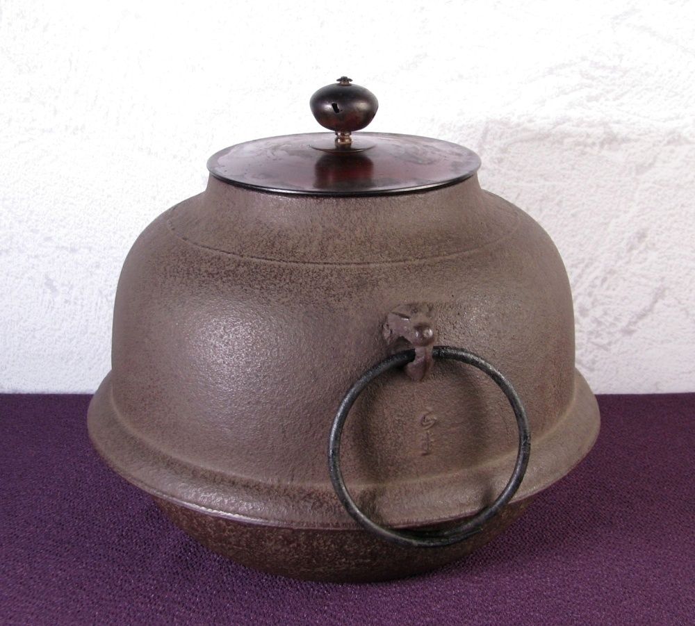 釜師：菊池政光 真形釜 幅：21cm 重さ：2.4kg 未使用品 共箱・釜かん付