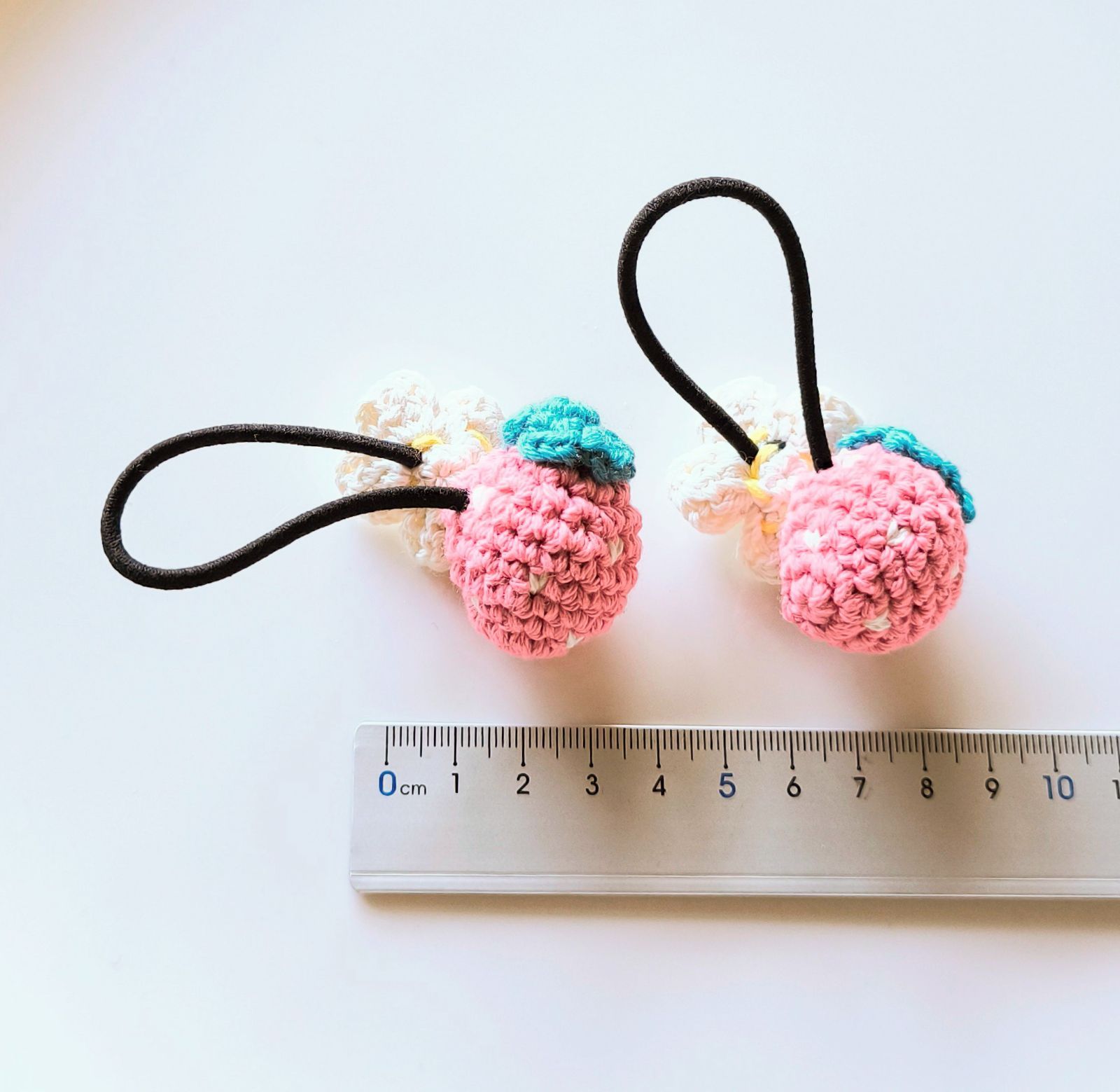 いちご☆あみぐるみヘアゴム 受注制作】あみぐるみ☆イチゴのヘアゴム2個セット／ダブル（ゴム色