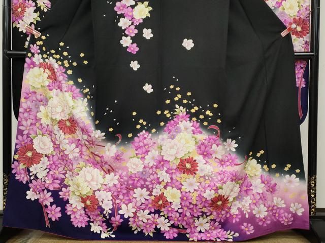 平和屋着物○豪華振袖・長襦袢セット 駒刺繍 舞花文 暈し染め 黒地