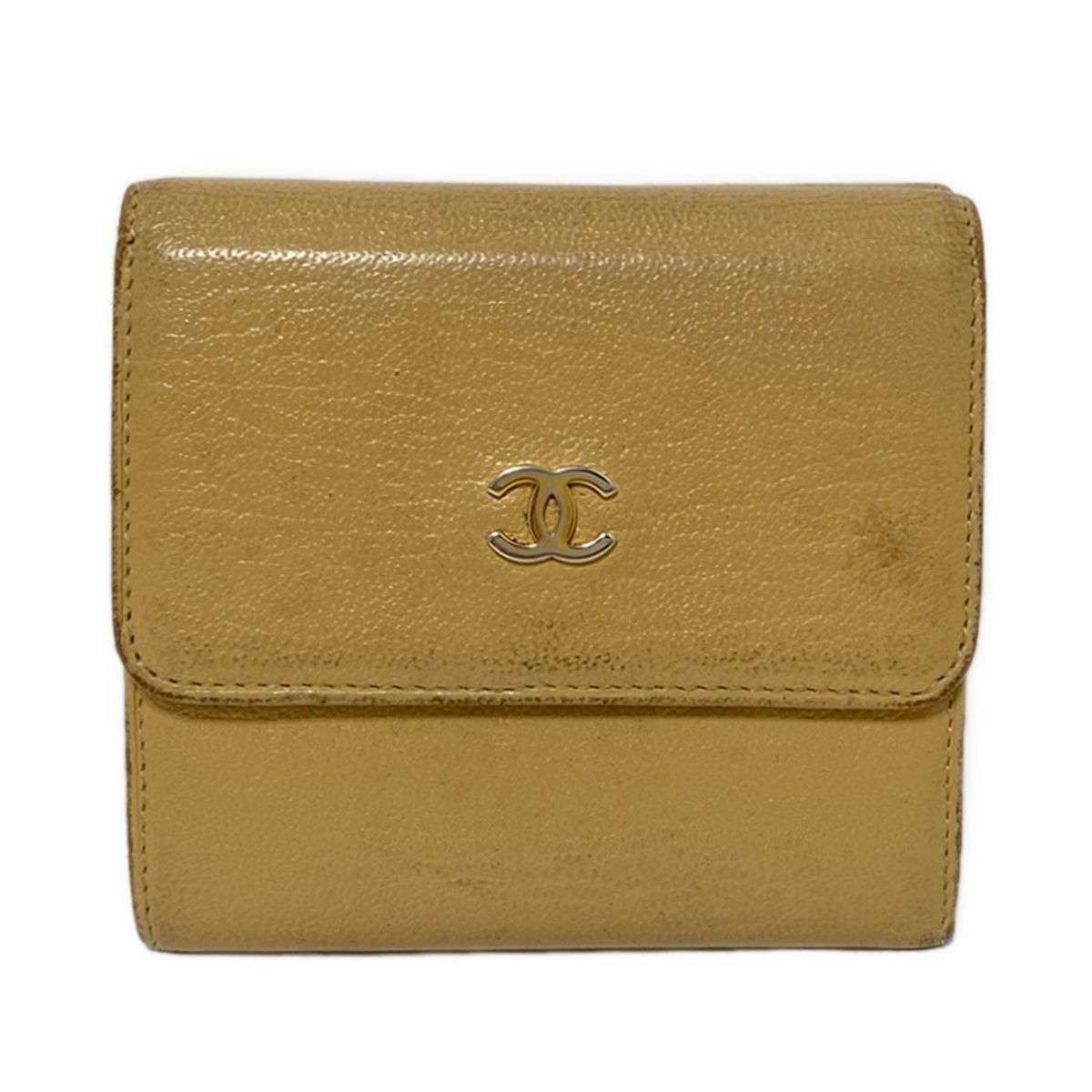 CHANEL(シャネル) 3つ折り財布 - ベージュ ゴールド金具 レザー - メルカリ