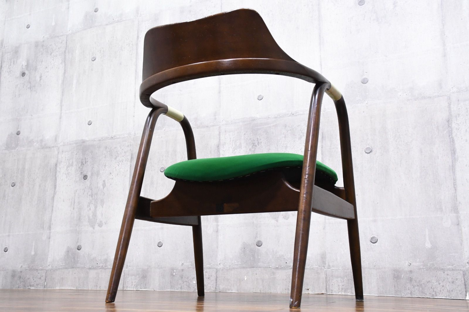 EKK11 飛騨産業 ヴィンテージ EIGER アイガー アームチェア キツツキ