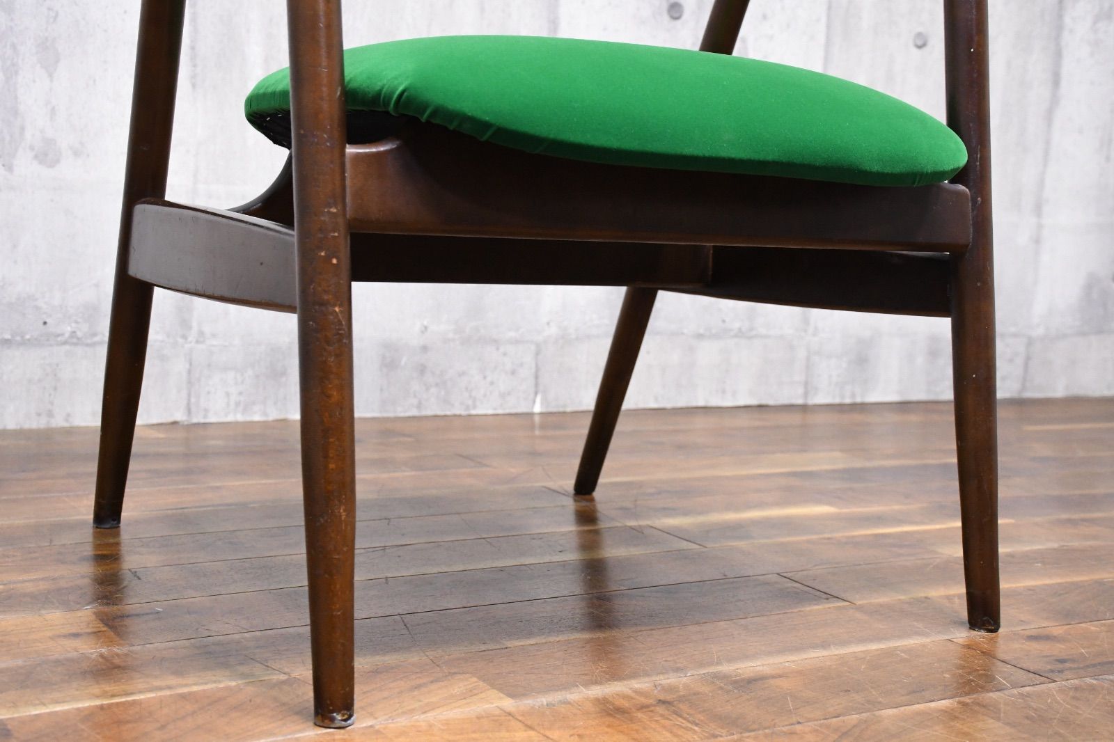 飛騨産業 キツツキ EIGER アイガー アームチェア　ヴィンテージ 楽天市場】【中古】飛騨産業 キツツキ EIGER アイガー アームチェア