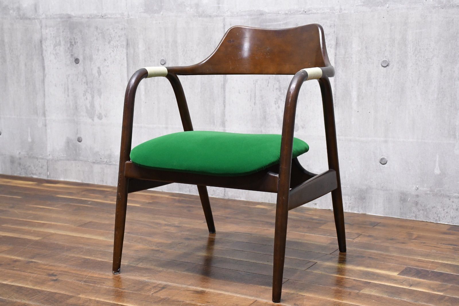 EKK11 飛騨産業 ヴィンテージ EIGER アイガー アームチェア キツツキ